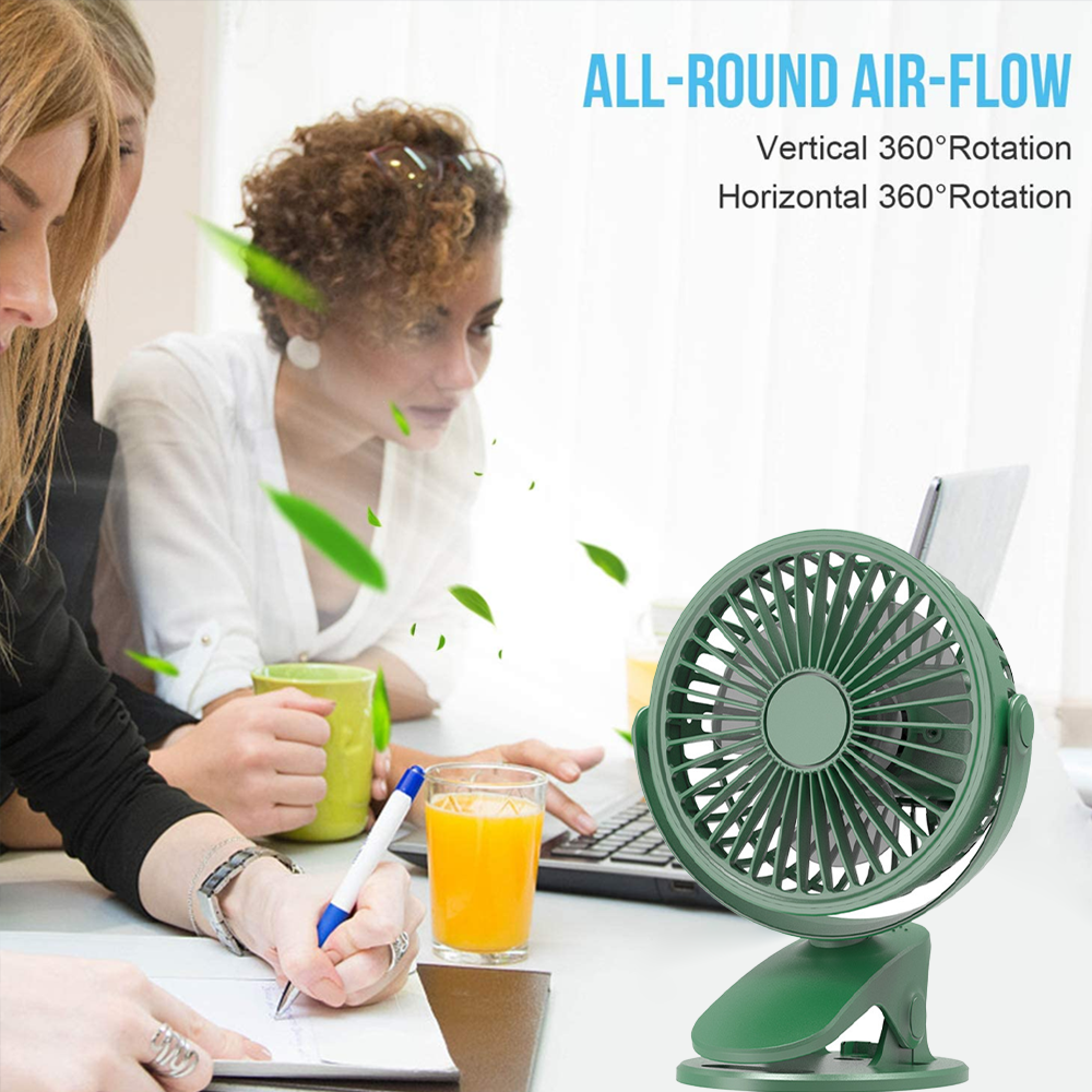 Ein grüner Ventilator steht auf einem Schreibtisch, um den herum Menschen arbeiten. Grüne Blätter schweben.