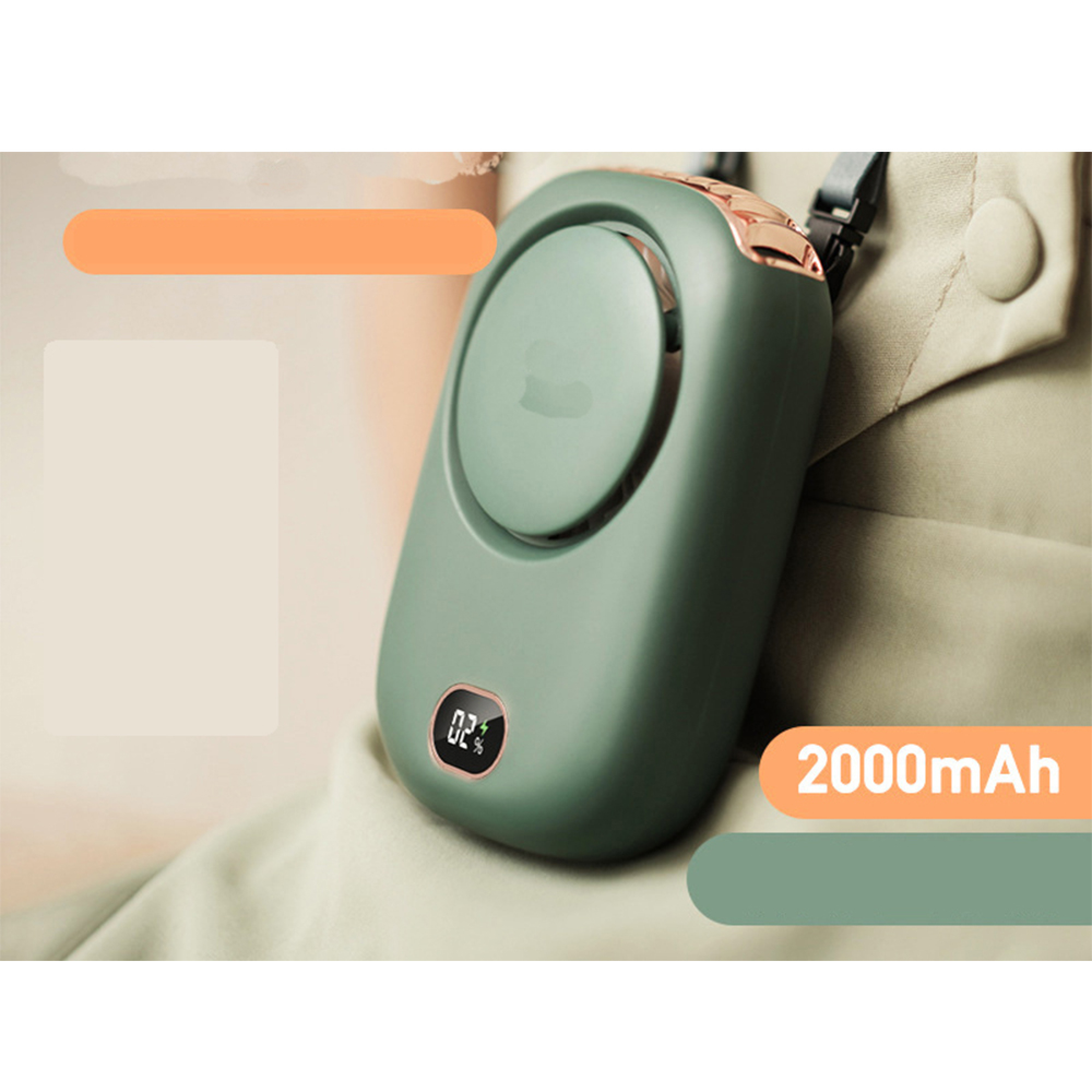 Ein grüner Nackenventilator mit 2000mAh Akku wird auf einem beigefarbenen Hemd getragen.