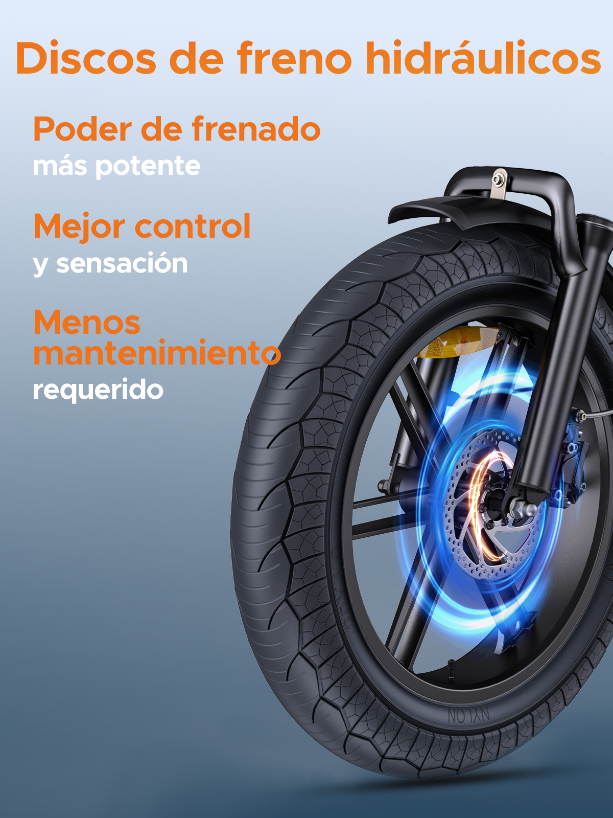 Primer plano de una rueda de bicicleta centrada en el freno de disco hidráulico.