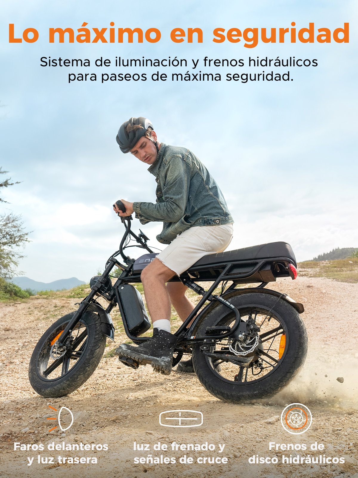 Hombre en e-bike al aire libre, enfocado en luces y frenos.