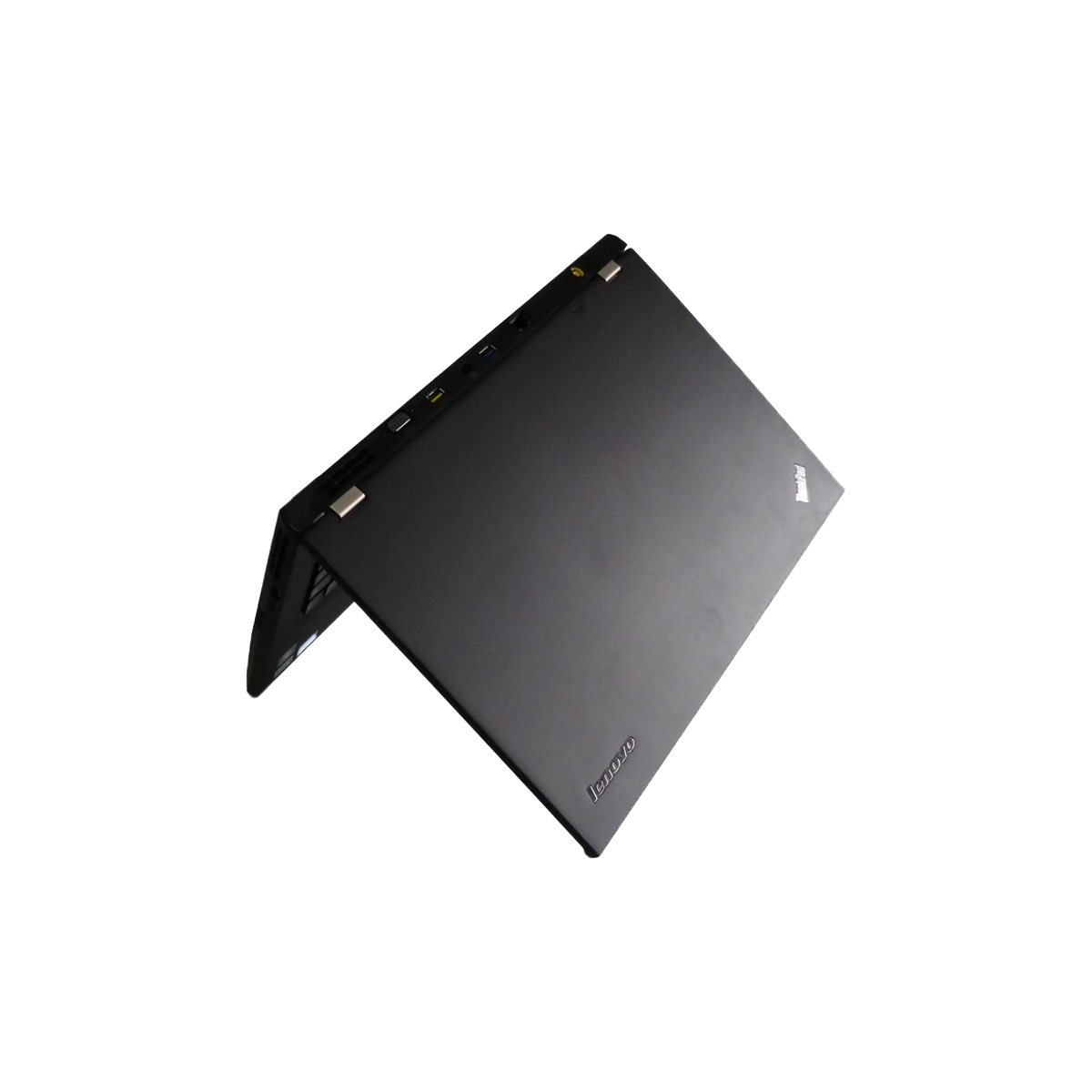 Schwarzer Lenovo ThinkPad Laptop, teilweise geöffnet, mit Anschlüssen an der Seite.