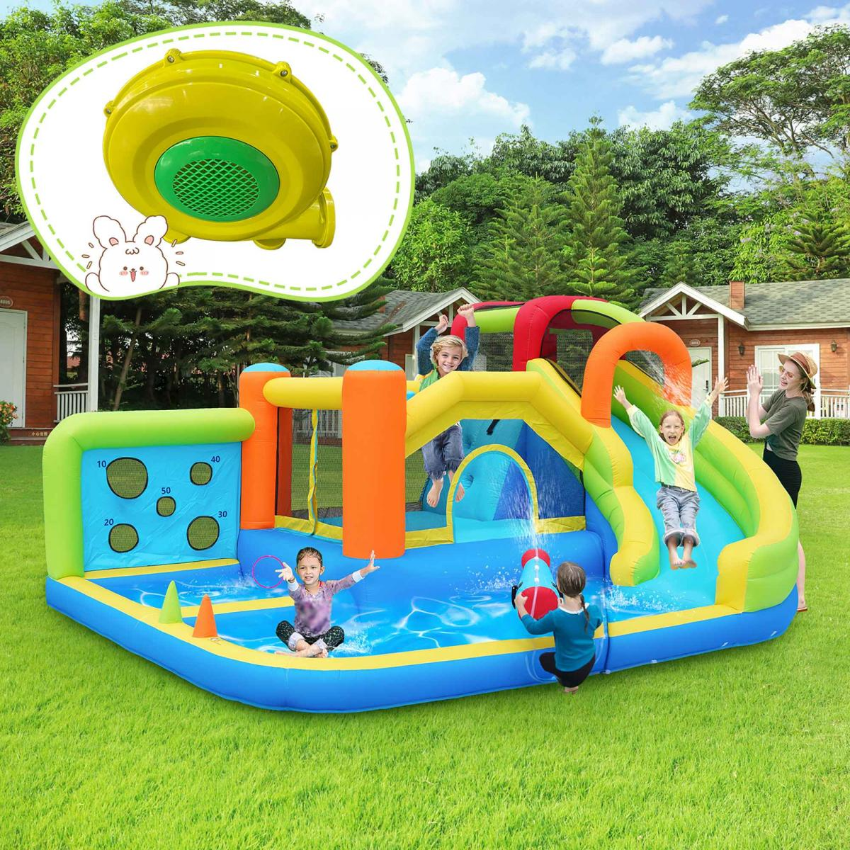 Kinder spielen auf einer aufblasbaren Wasserrutsche mit Planschbecken und Zielscheibe.