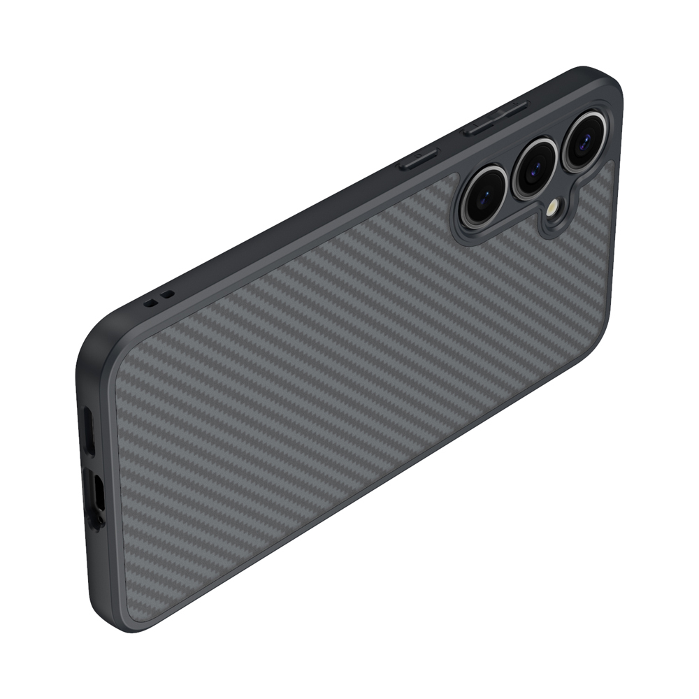 Karbon fiber desenli kılıflı koyu gri telefon, üç arka kamera.