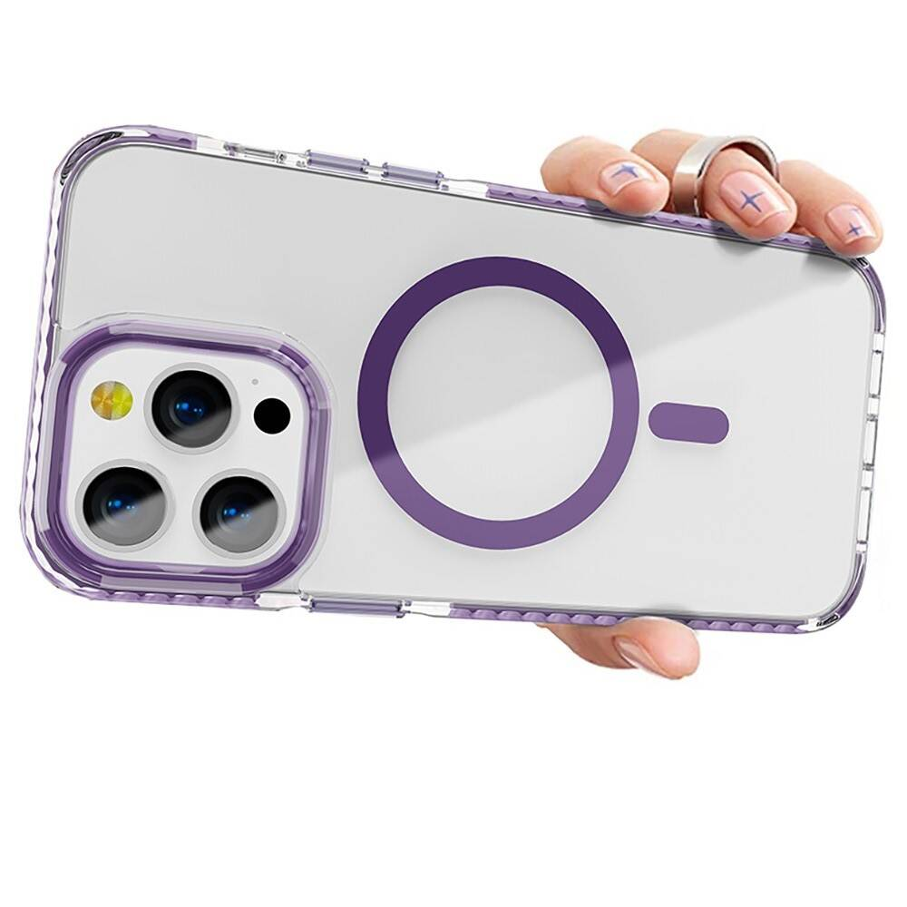 Eldeki mor halkalı şeffaf telefon kılıfı, lensleri gösteriyor.
