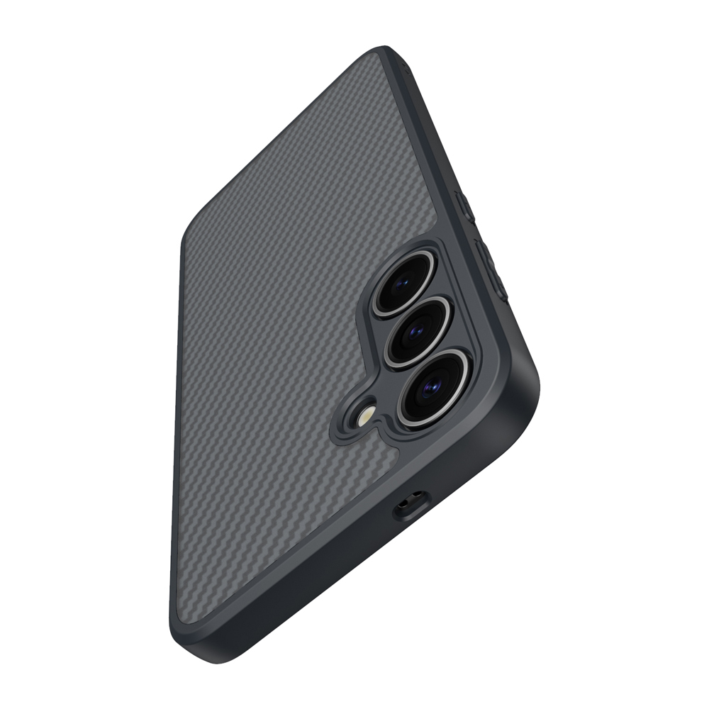 Karbon fiber desenli gri akıllı telefon kılıfı ve üç kamera lensi.