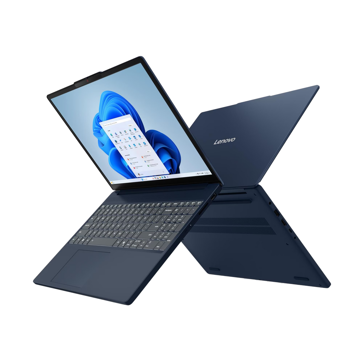 Un portátil Lenovo azul está abierto, mostrando la interfaz de Windows 11. Otro portátil cerrado está a su lado.