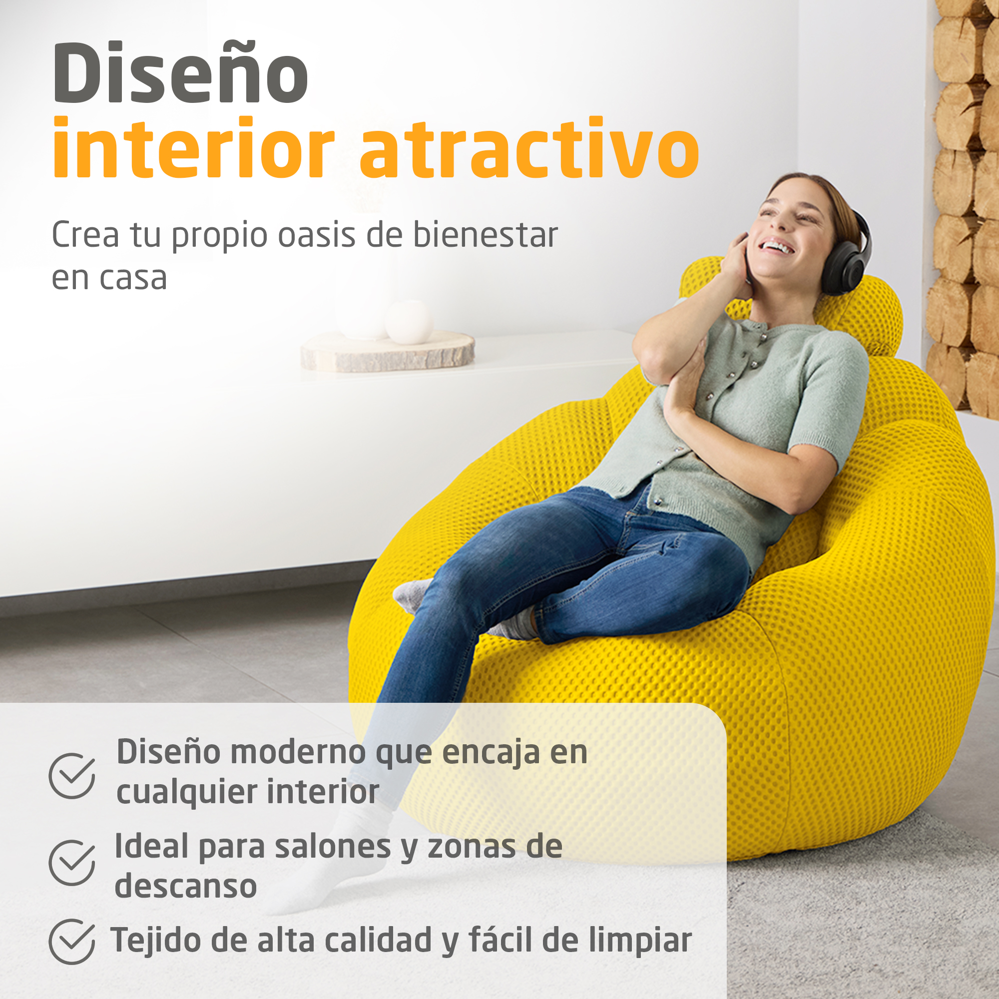 Femme avec des écouteurs se détend dans un pouf jaune.