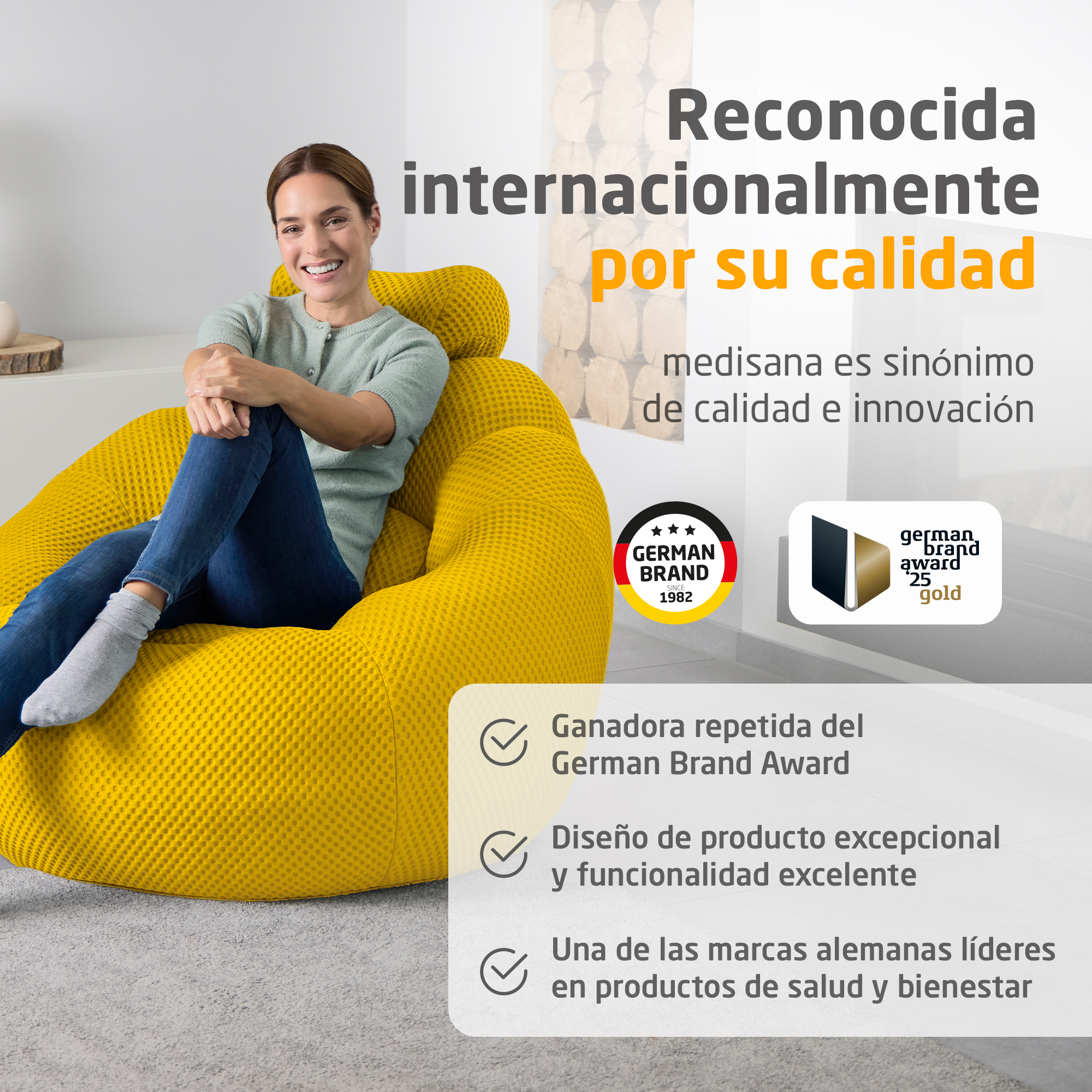 Une femme sourit assise sur un pouf jaune. Textes font l'éloge de la qualité.