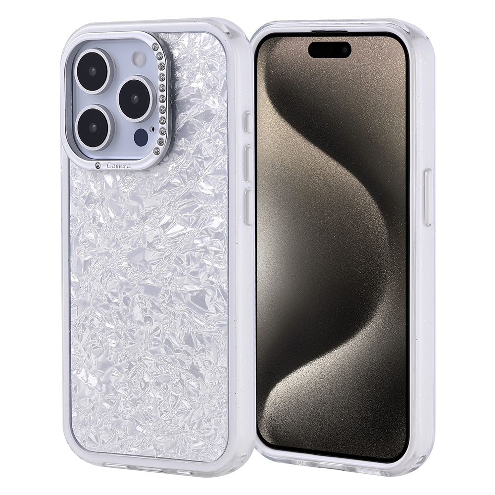 Kamera kesimli beyaz dokulu telefon kılıfı ve koyu dalgalı tasarımlı telefon ekranı.