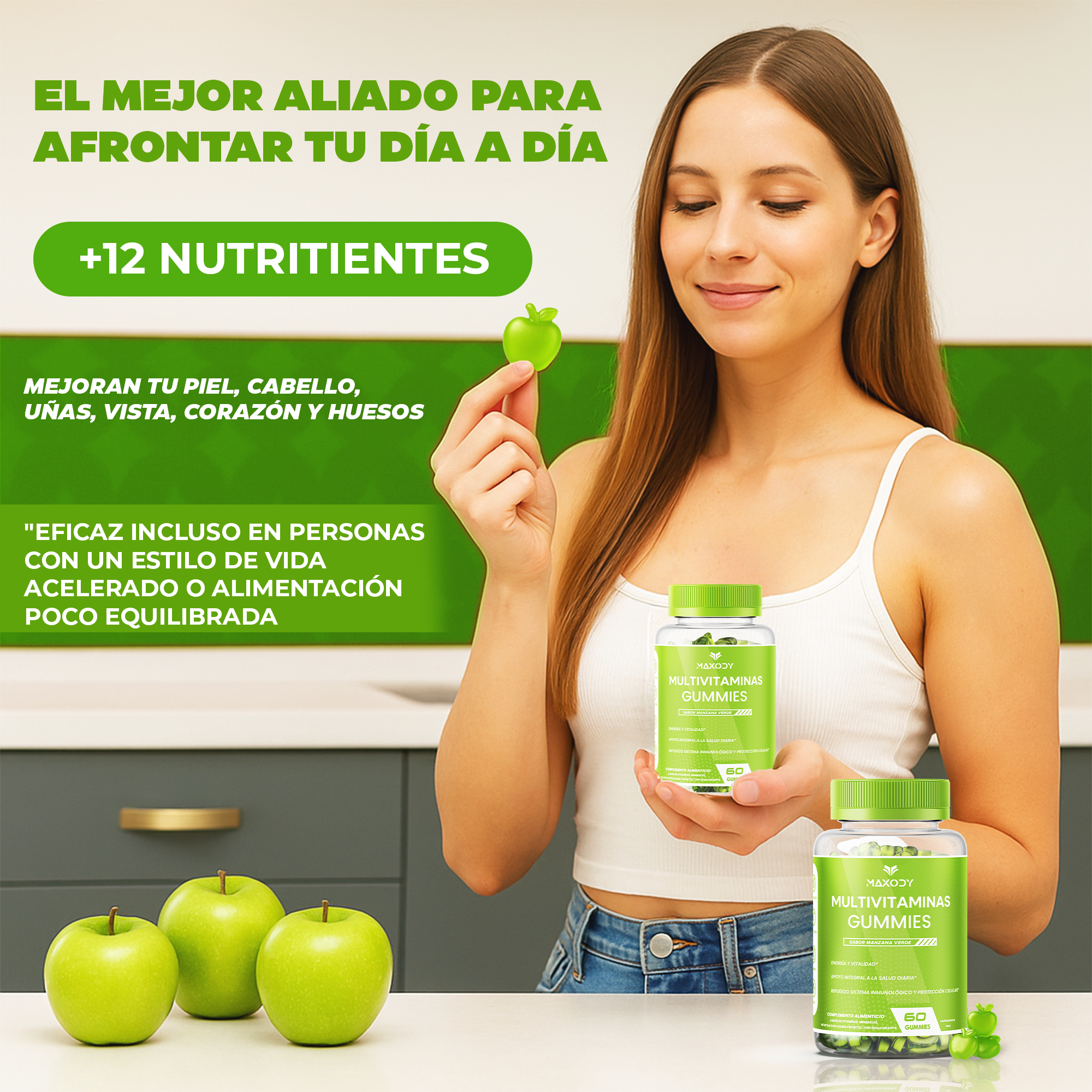 Una mujer sostiene una manzana verde y dos frascos de gomitas multivitamínicas.