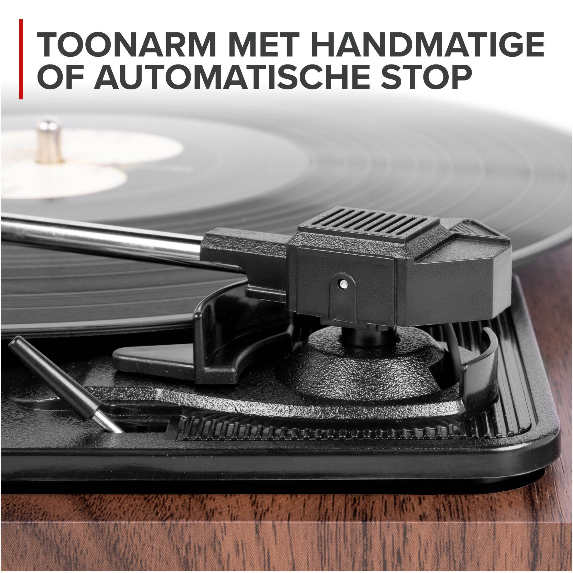 Primer plano del brazo de tono de un tocadiscos, aguja y disco de vinilo.