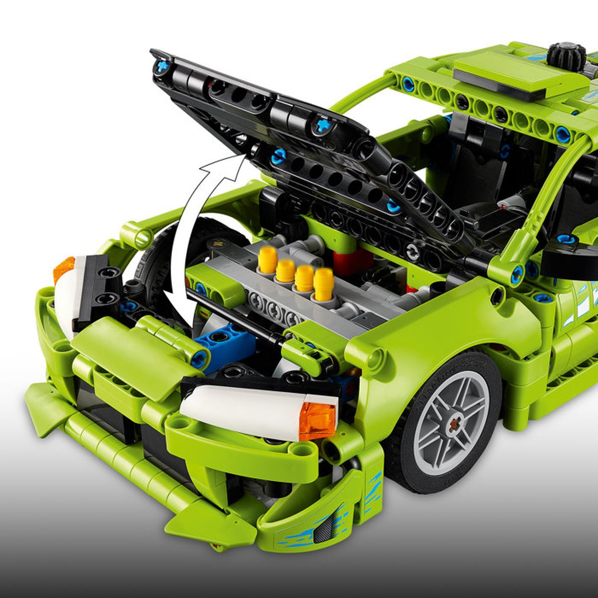 Un coche Lego verde con el capó abierto, revelando el detalle del motor.