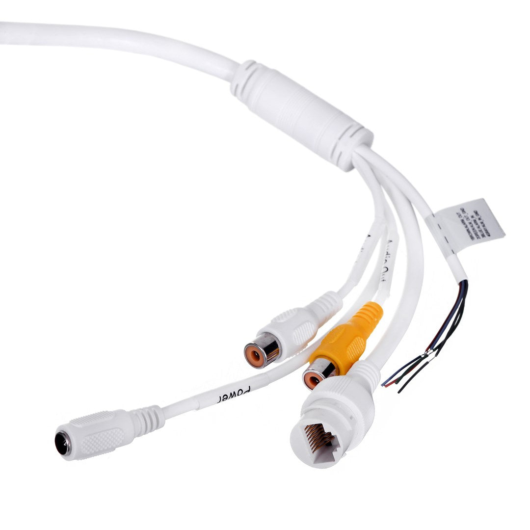 Cavo bianco con connettori di alimentazione, RCA e Ethernet. Fili esposti.