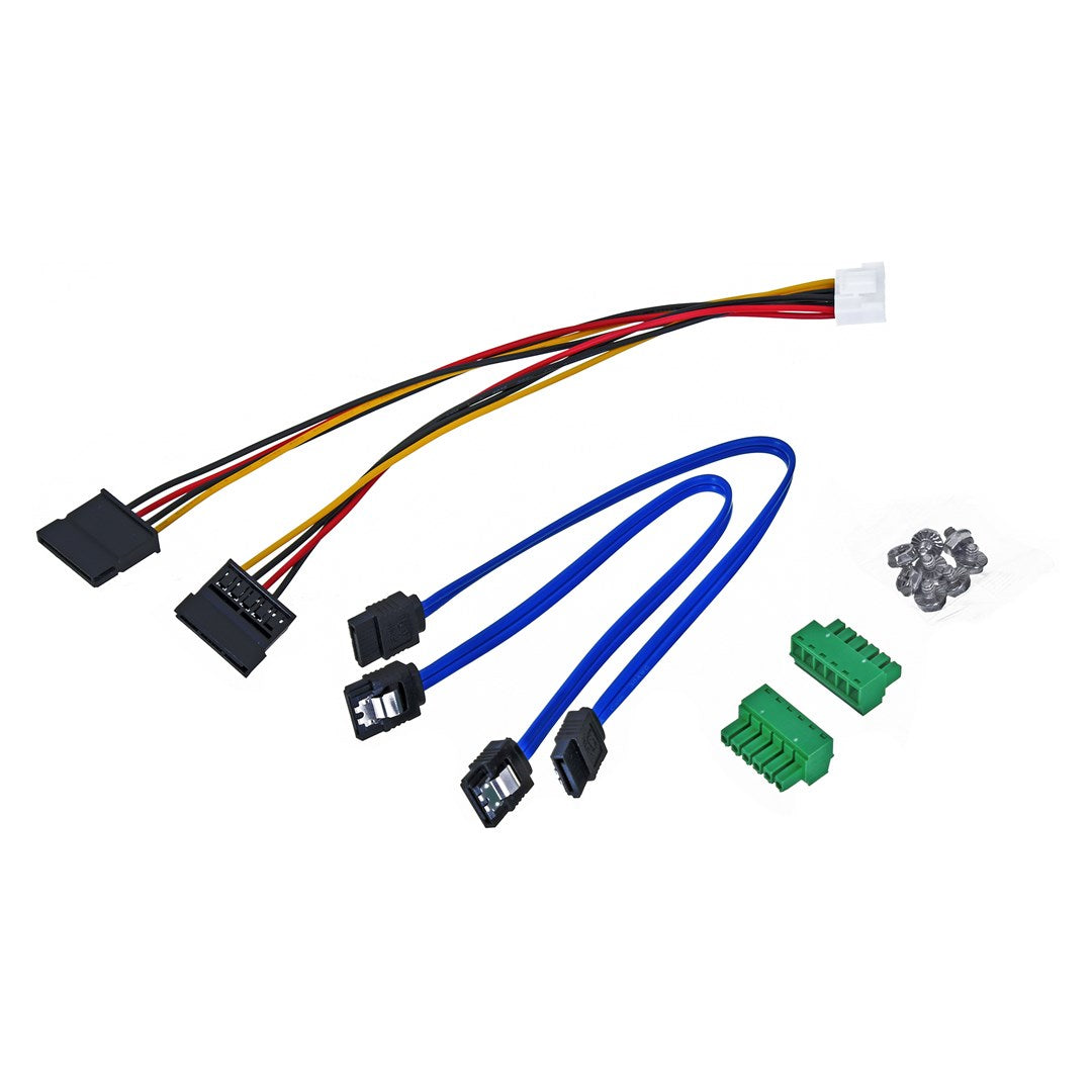 Cavi e connettori per computer: cavi SATA, cavo di alimentazione.