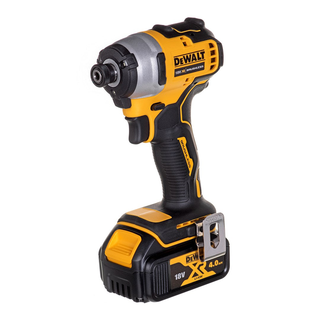 Ein gelber und schwarzer DeWalt Schlagschrauber mit einem 18V 4.0AH Akku.
