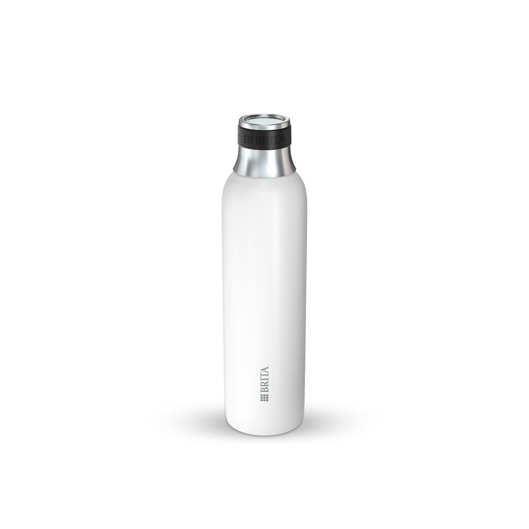 Una borraccia Brita bianca con tappo argentato su sfondo bianco.