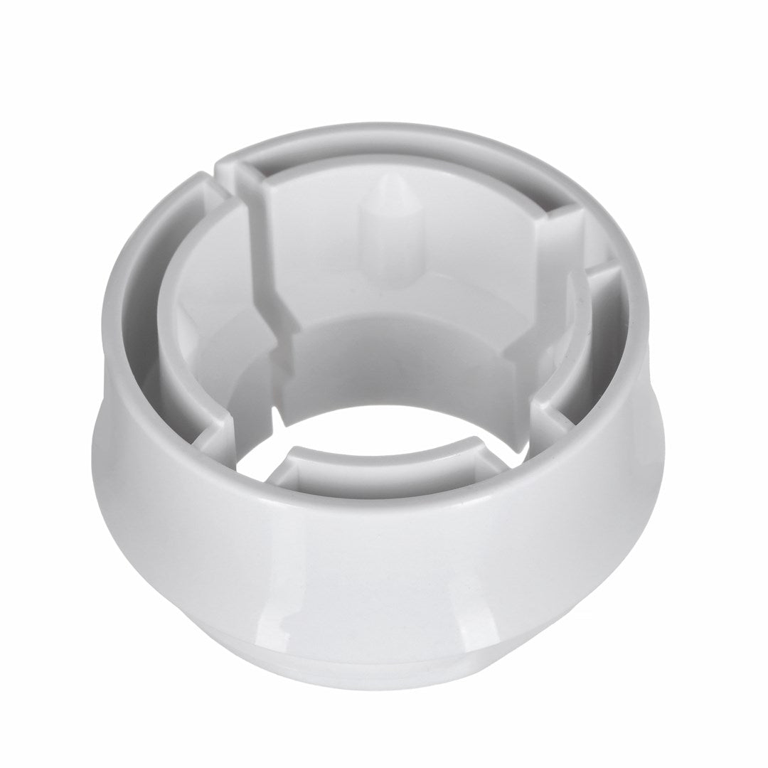 Un adaptador de plástico blanco con ranuras y soportes internos.