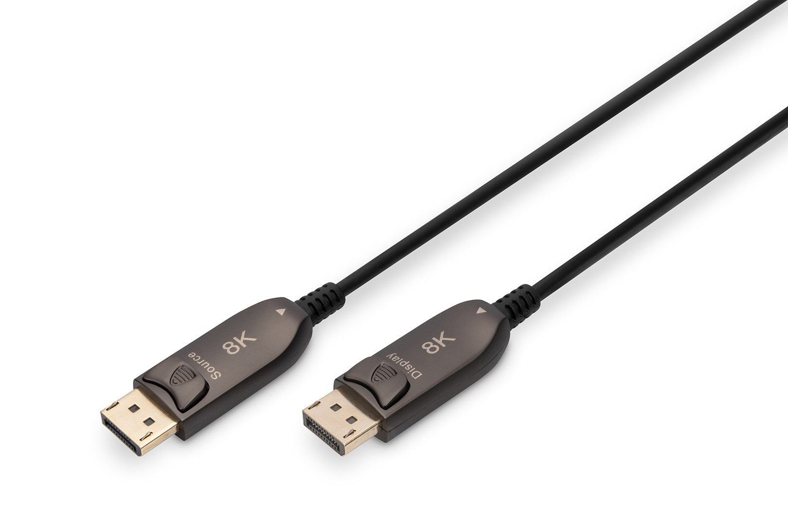 Een zwarte 8K-kabel met DisplayPort-connectoren, gelabeld 'Source' en 'Display'.