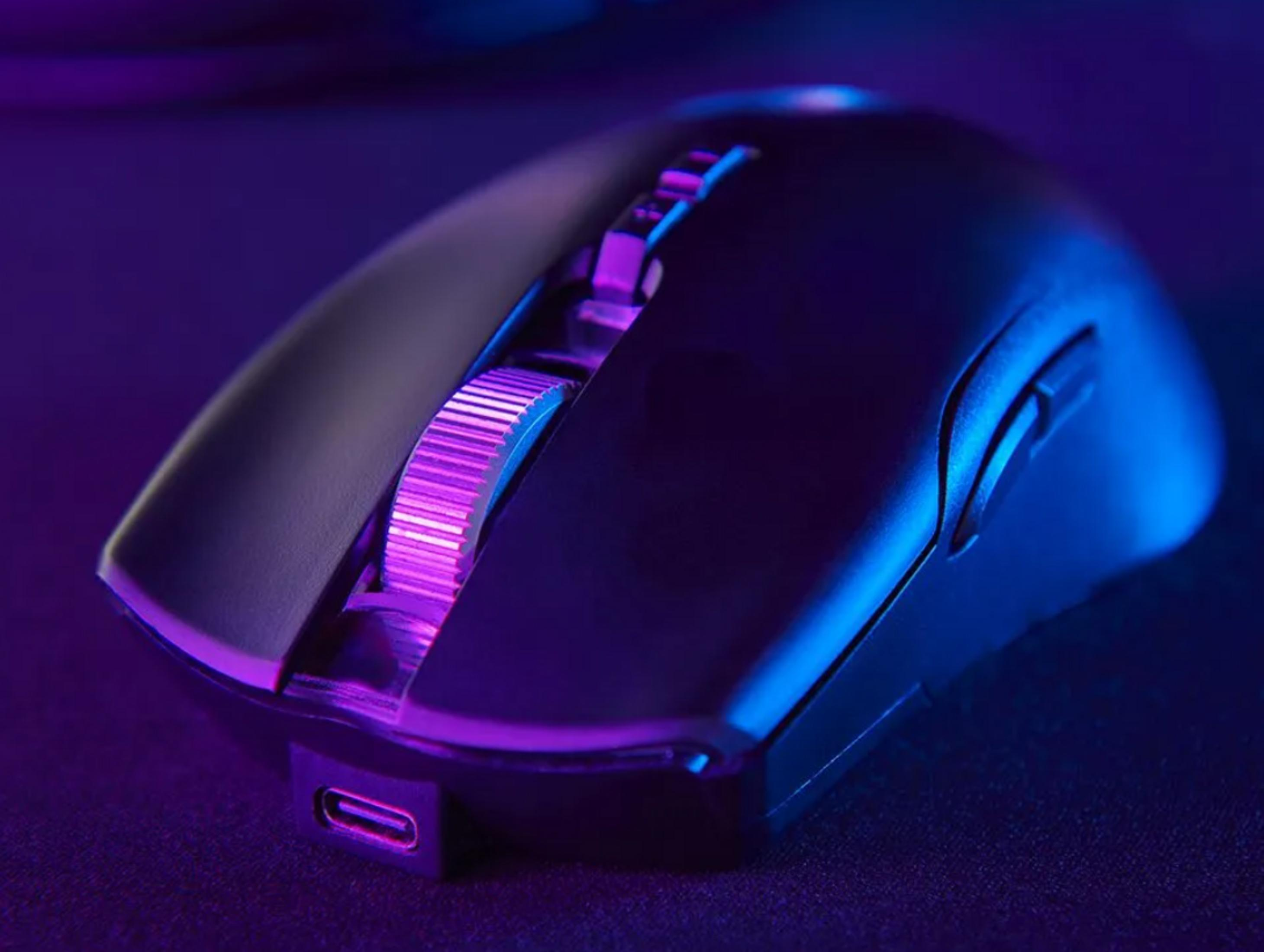 Mouse gaming nero con rotellina illuminata e porta USB-C.