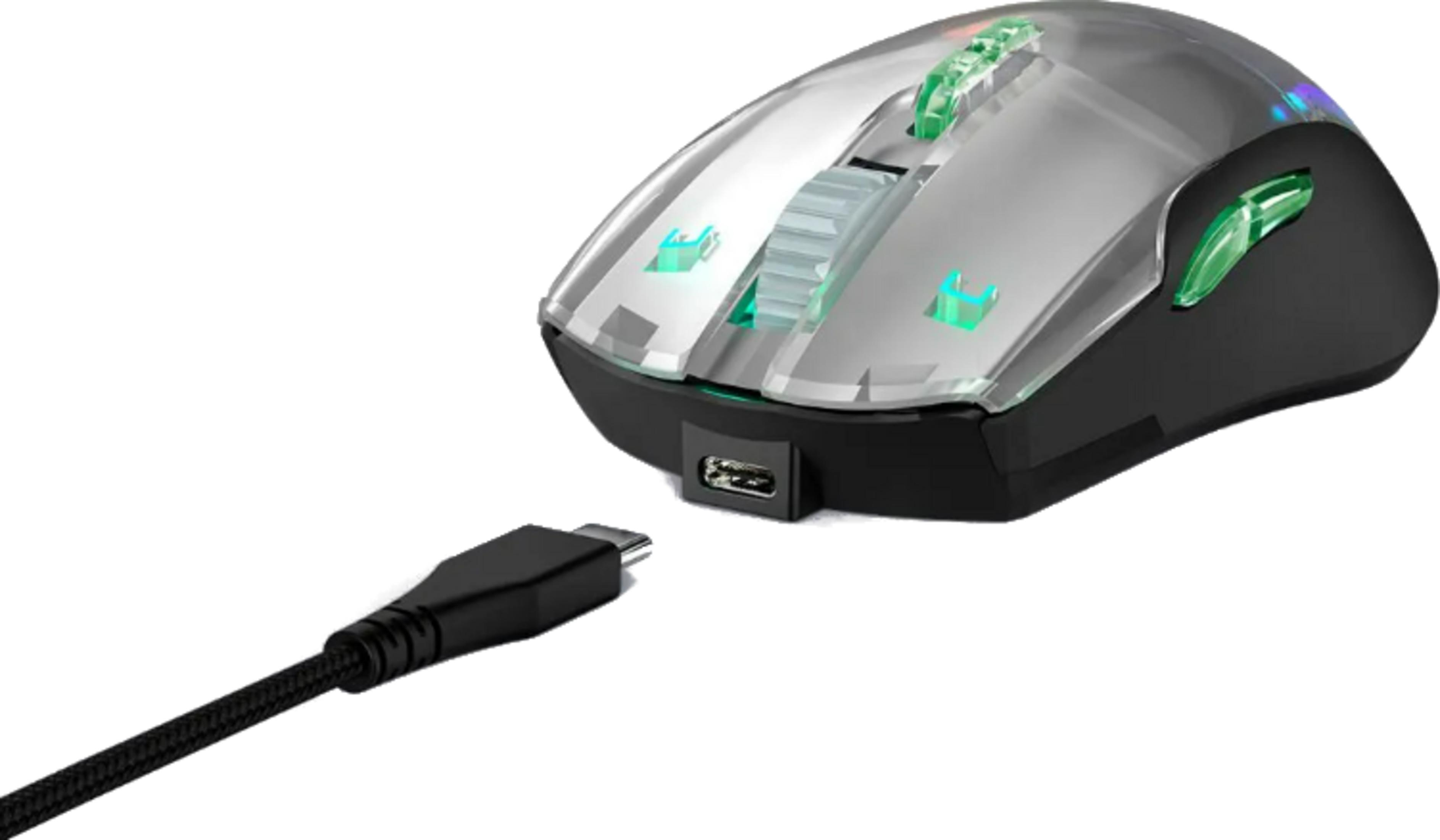 Ein schwarzes USB-C-Kabel wird an eine transparente Gaming-Maus mit grünen Akzenten angeschlossen.