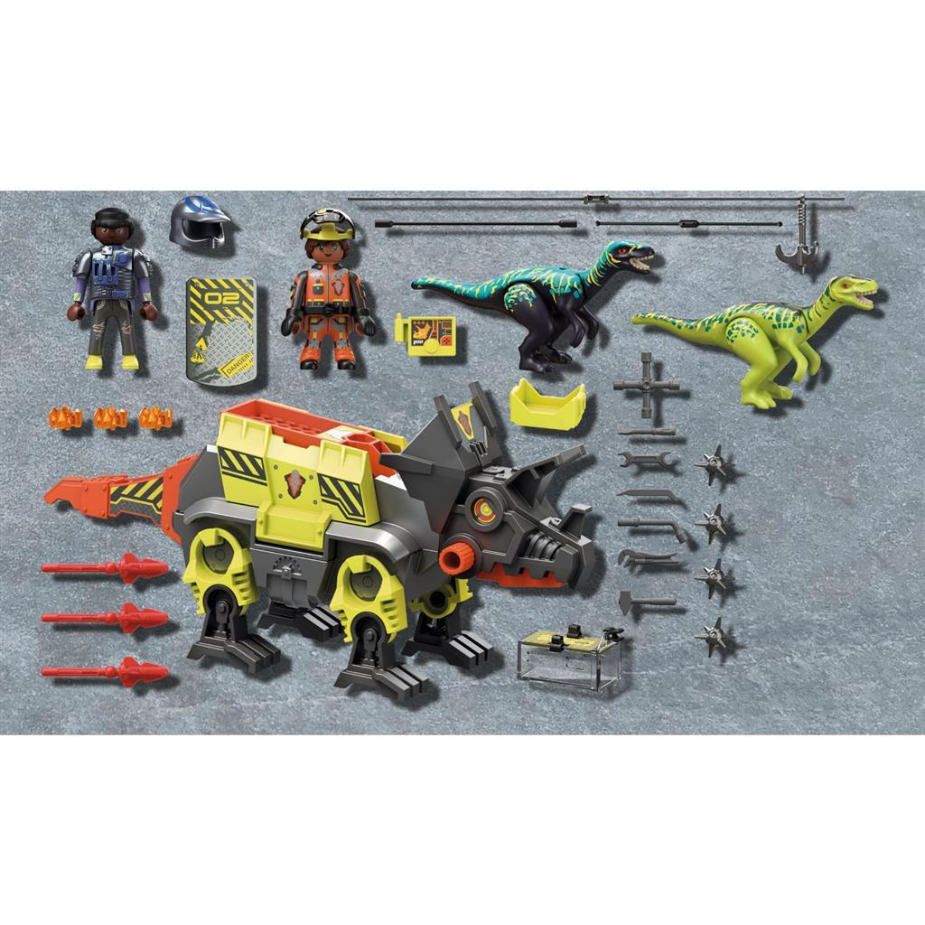 Trzy figurki Playmobil, zabawkowy Triceratops, dwa dinozaury i akcesoria na szarym tle.