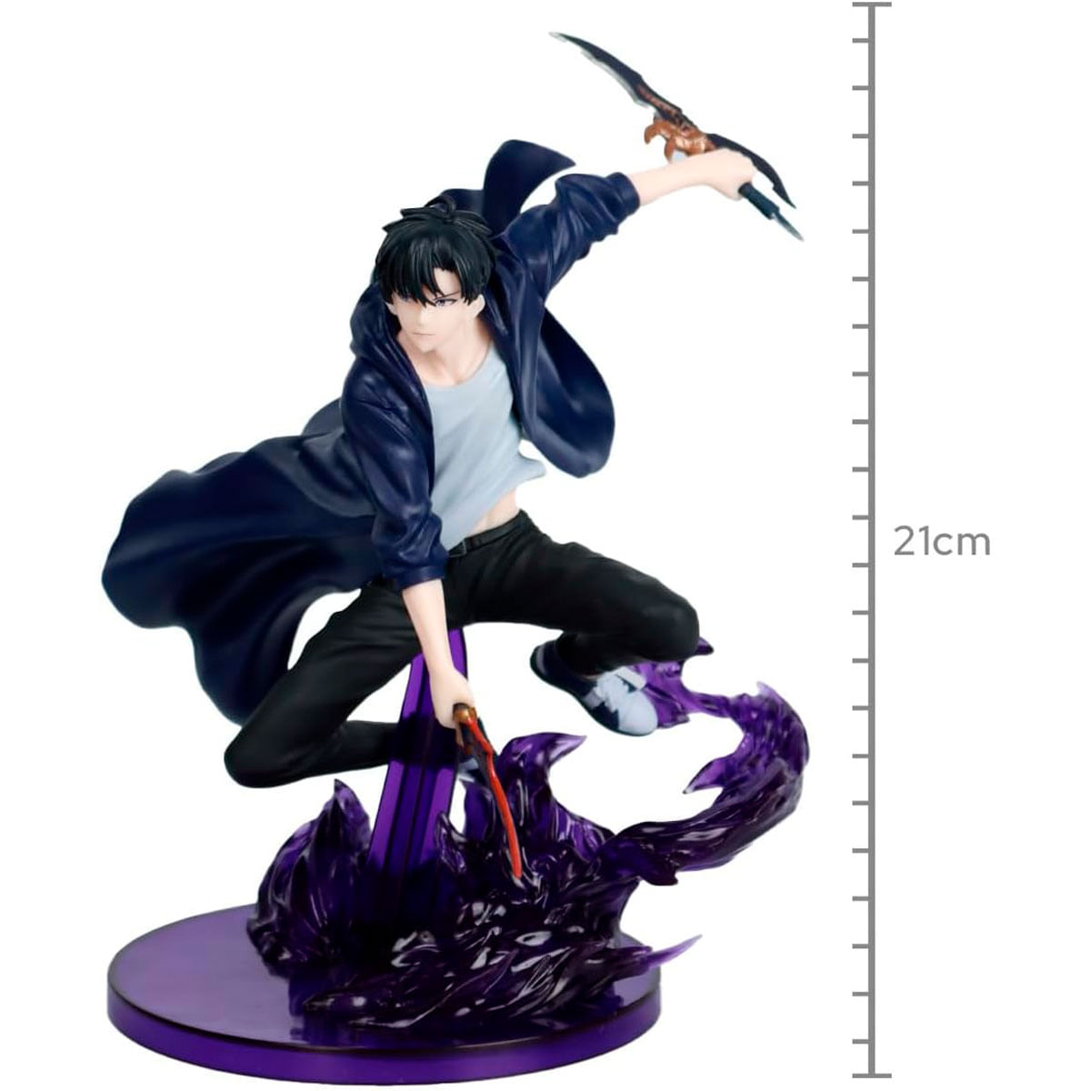 Figura de anime de un joven con abrigo azul oscuro, sosteniendo una daga roja y un pájaro.