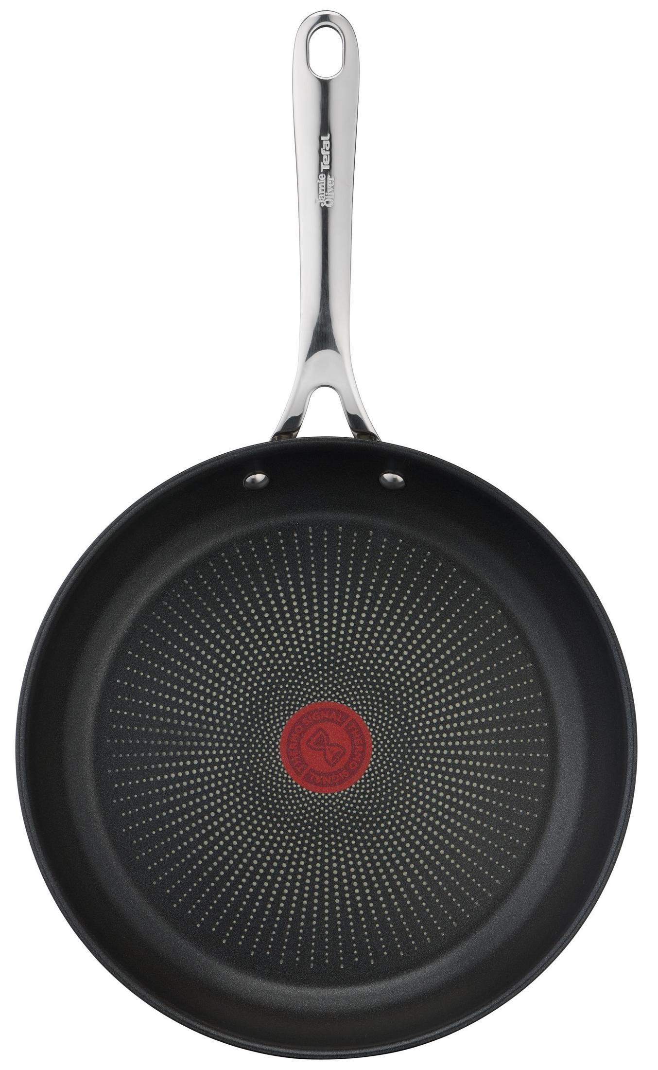 Eine schwarze Bratpfanne mit silbernem Griff und dem Jamie Oliver Tefal Logo.