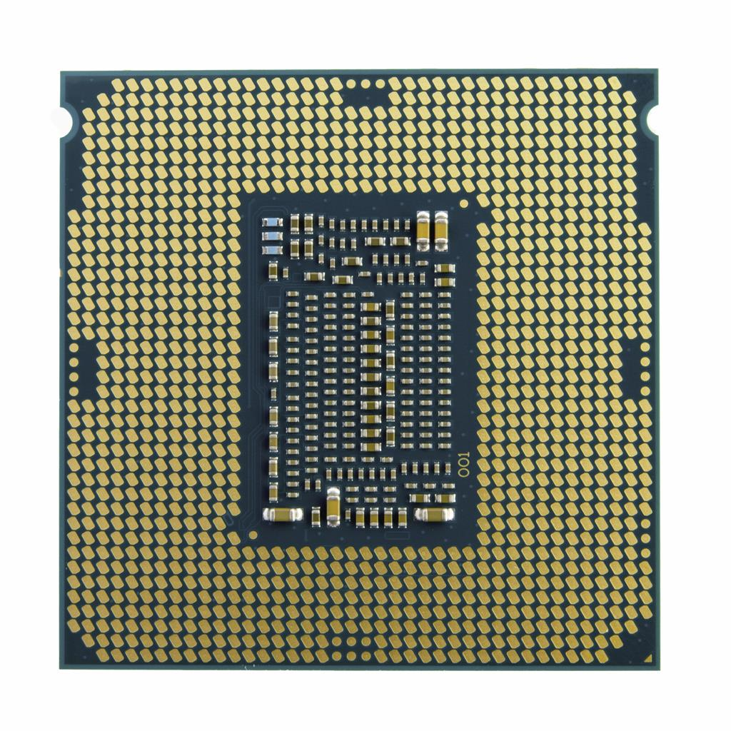 Retro di una CPU di computer con pin dorati e circuiti su sfondo scuro.