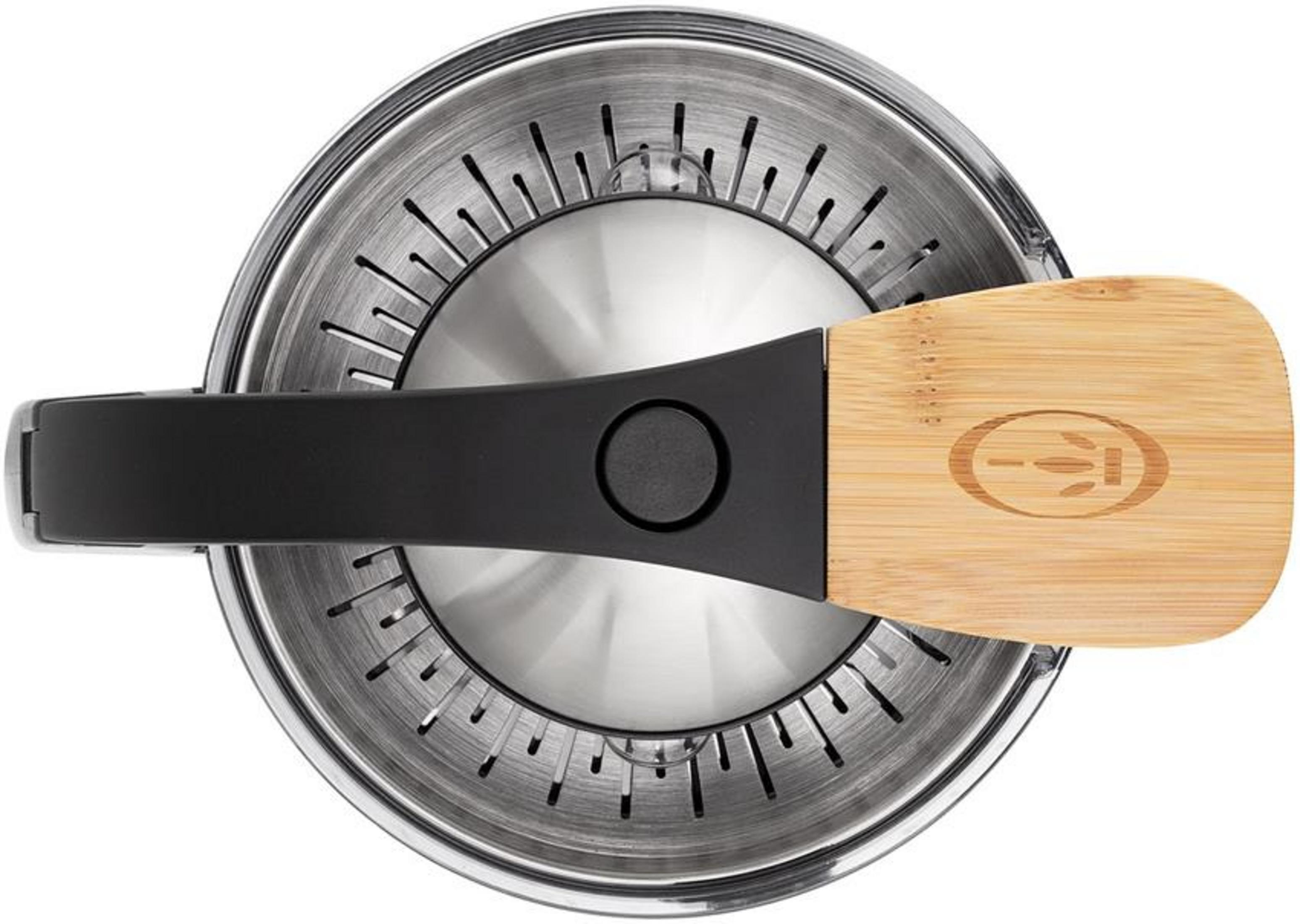 Metalen pot met zwarte handgreep en houten accent, van bovenaf gezien.