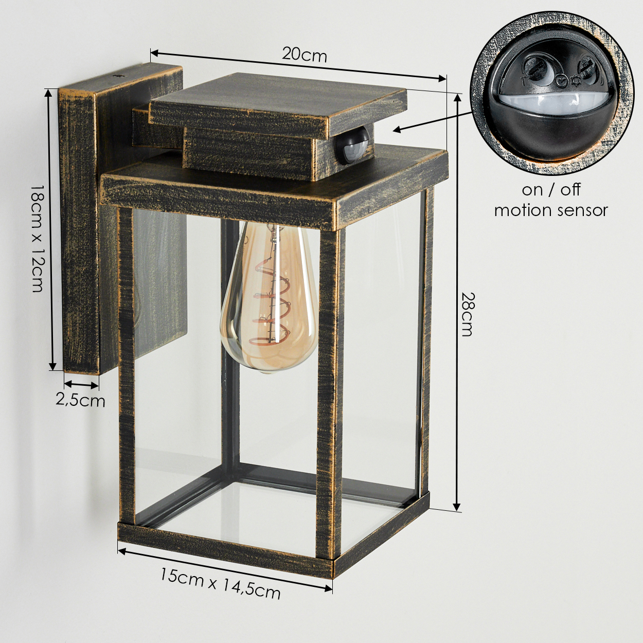 Eine bronzefarbene Wandleuchte mit Glaseinsätzen und einer Edison-Glühbirne.