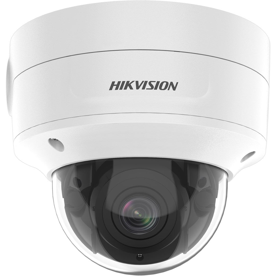 Une caméra dôme Hikvision blanche avec objectif visible et boîtier transparent.