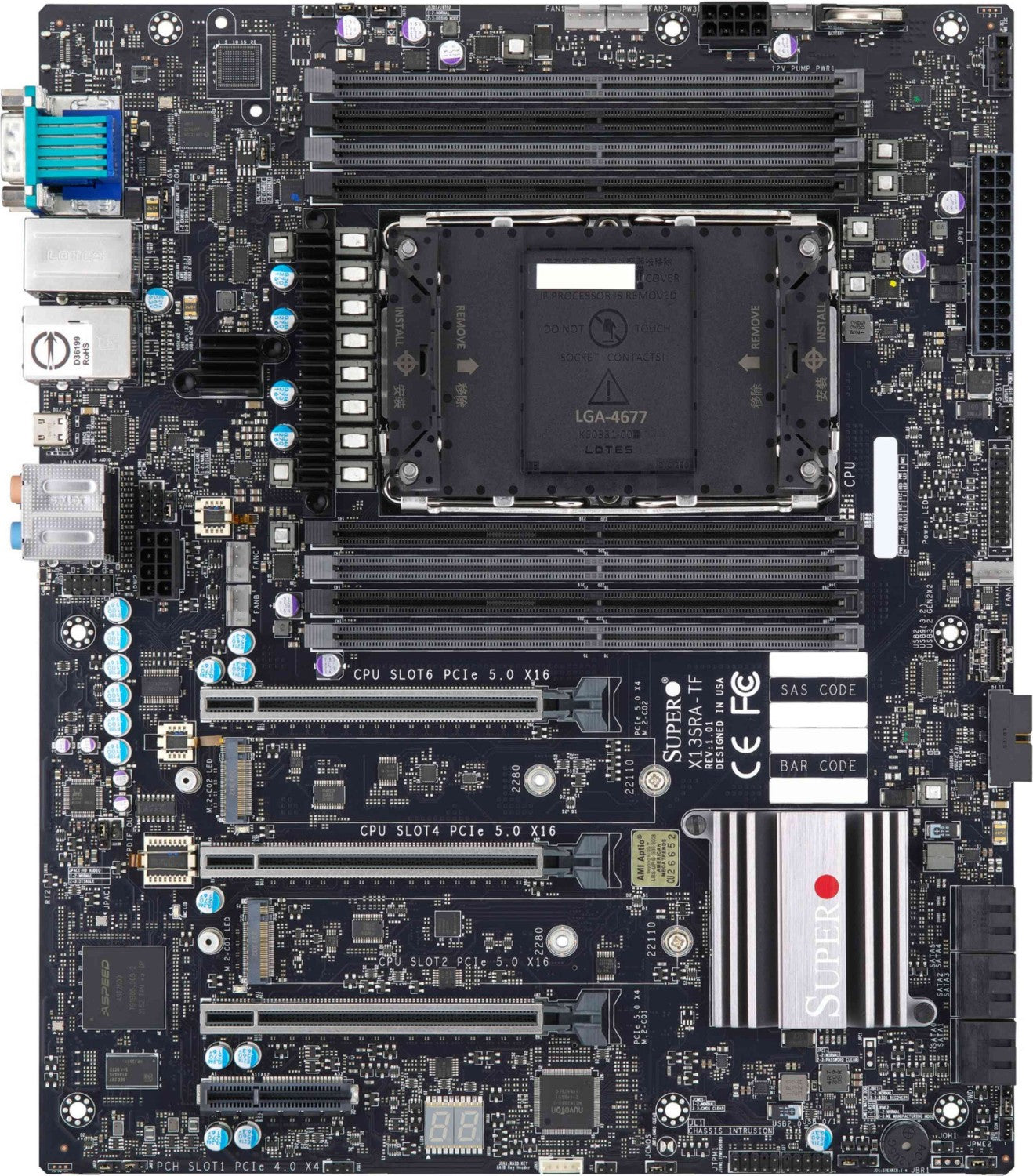 Una scheda madre Super X13SRA-TF nera con socket CPU LGA-4677, slot PCIe multipli.