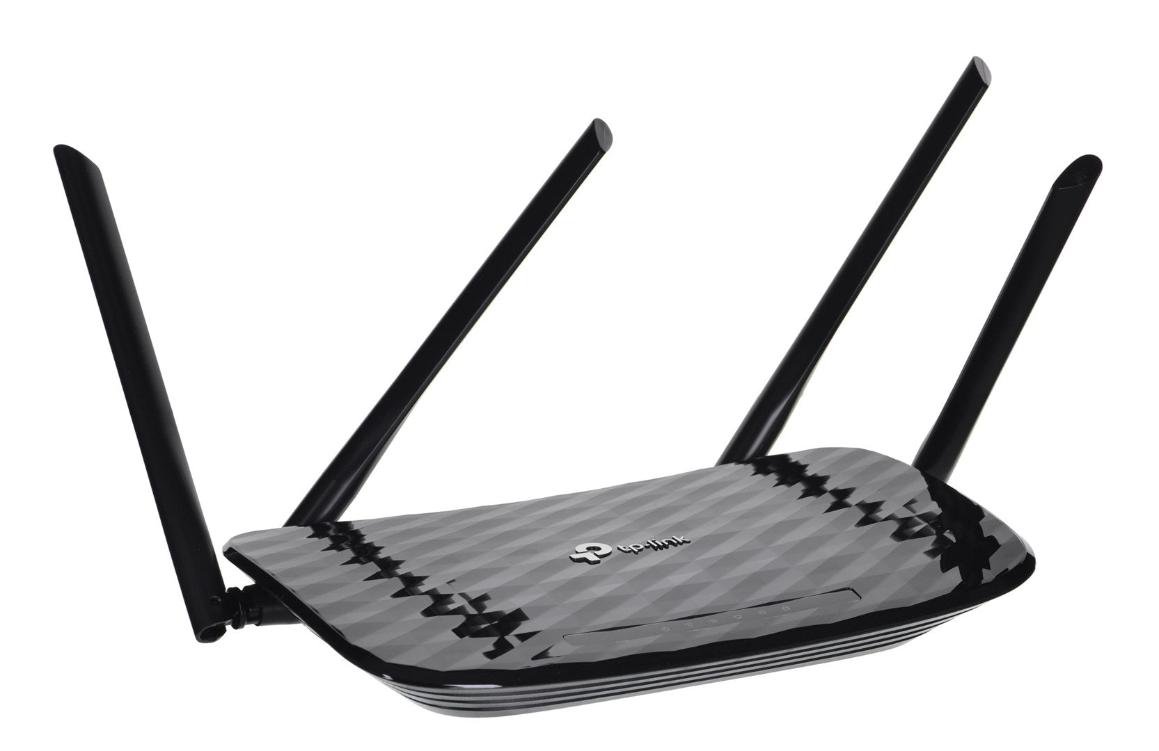 Ein schwarzer WLAN-Router mit vier Antennen auf weißem Hintergrund.