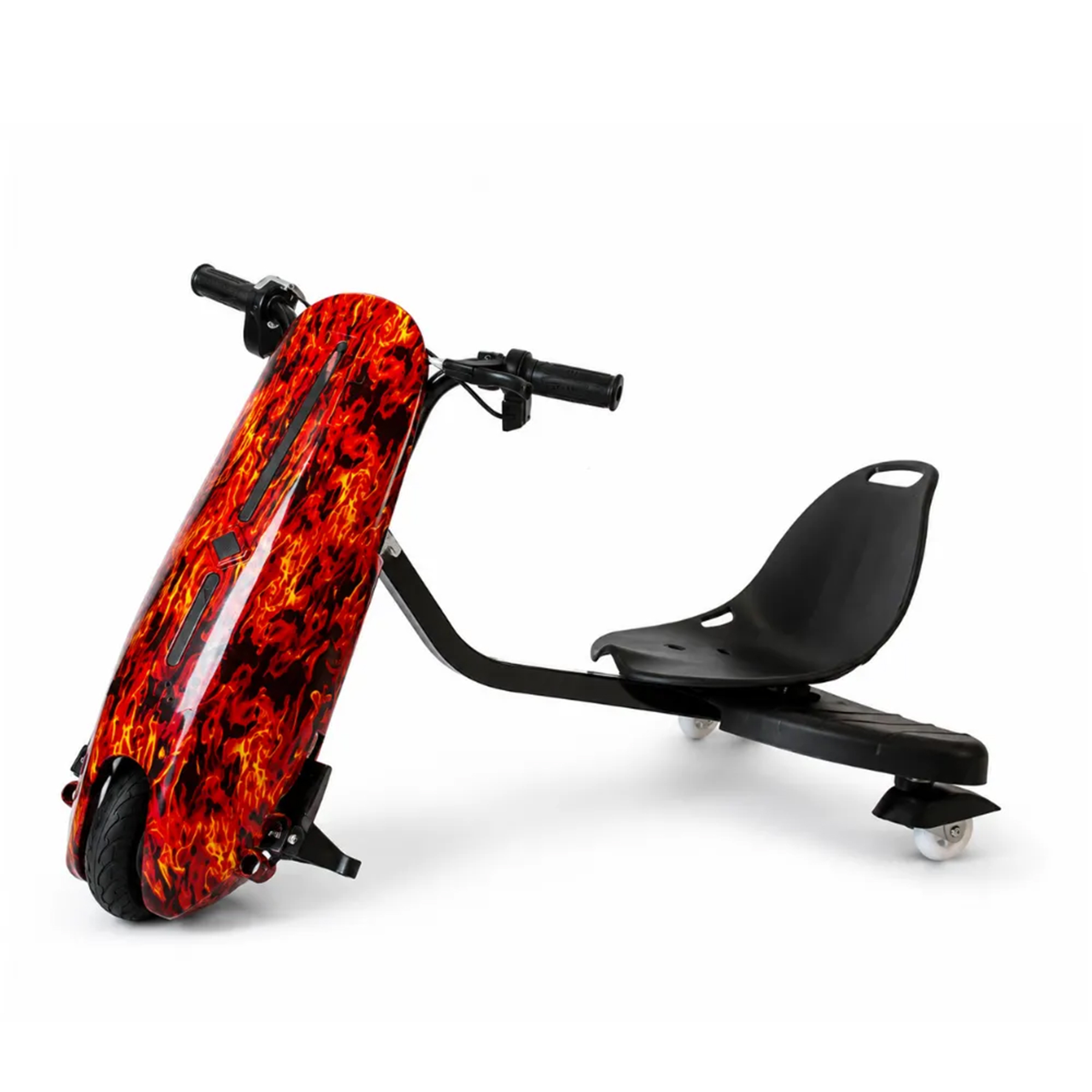 Alev desenli, siyah koltuklu üç tekerlekli drift scooter.