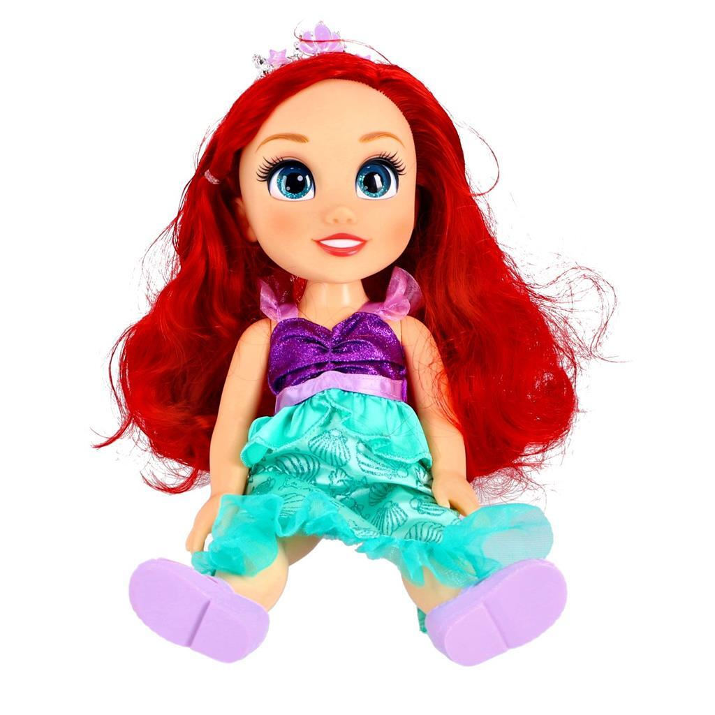 Muñeca Ariel con pelo rojo, corpiño morado y falda de concha turquesa.