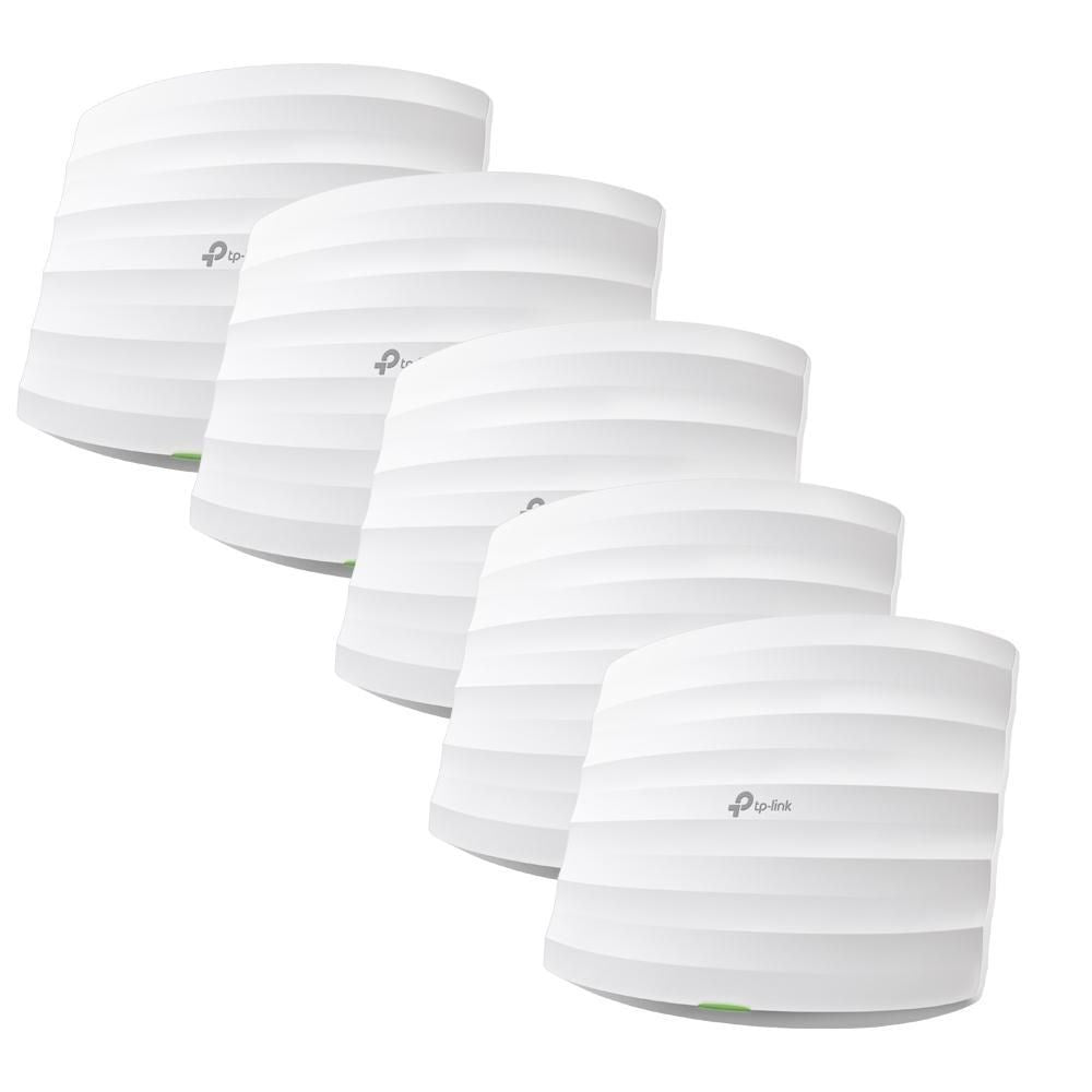 Cinq unités Wi-Fi mesh blanches TP-Link disposées en ligne diagonale décalée sur fond blanc.