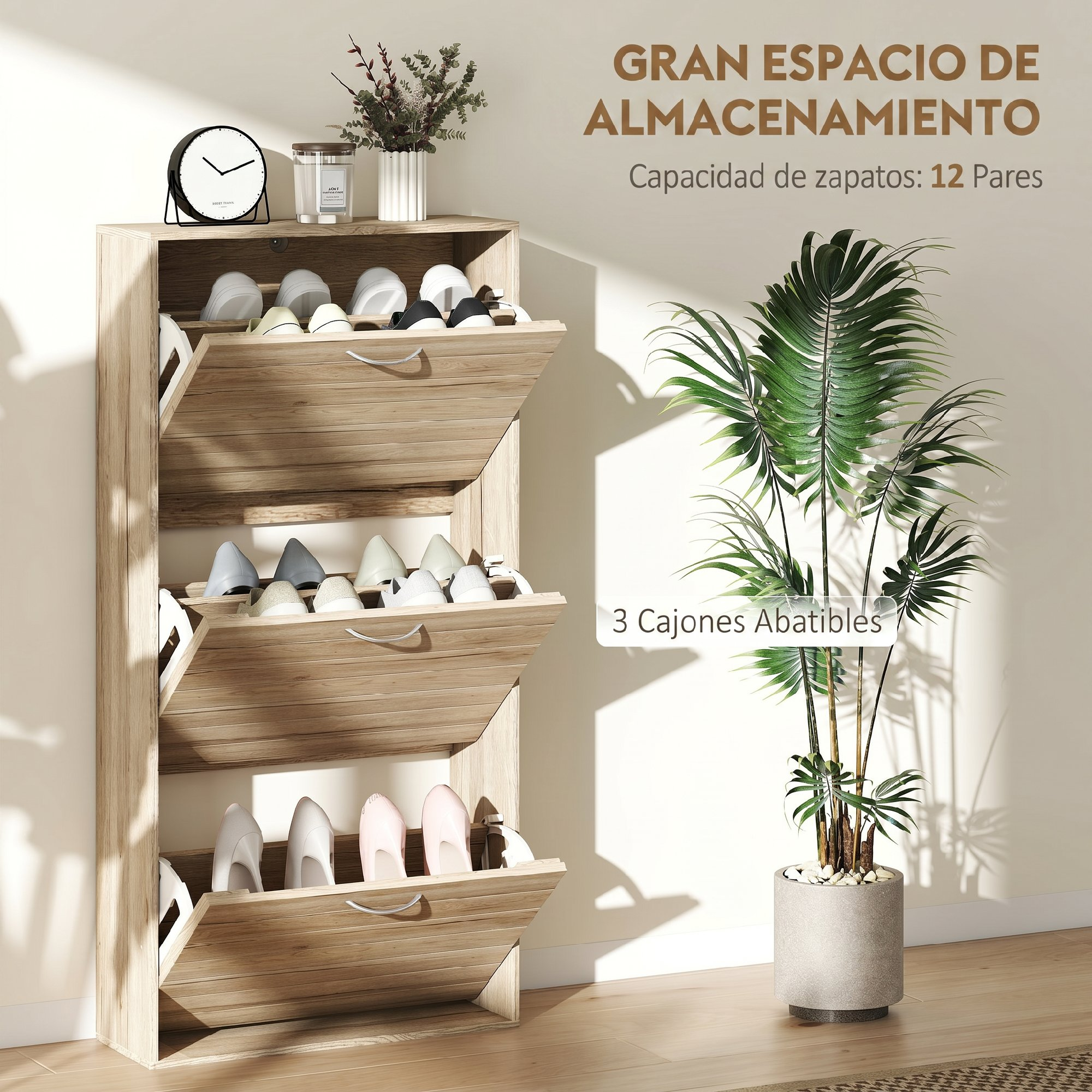 Un zapatero de madera clara con tres cajones abatibles, que contiene varios zapatos. Un reloj y una planta decoran la parte superior.