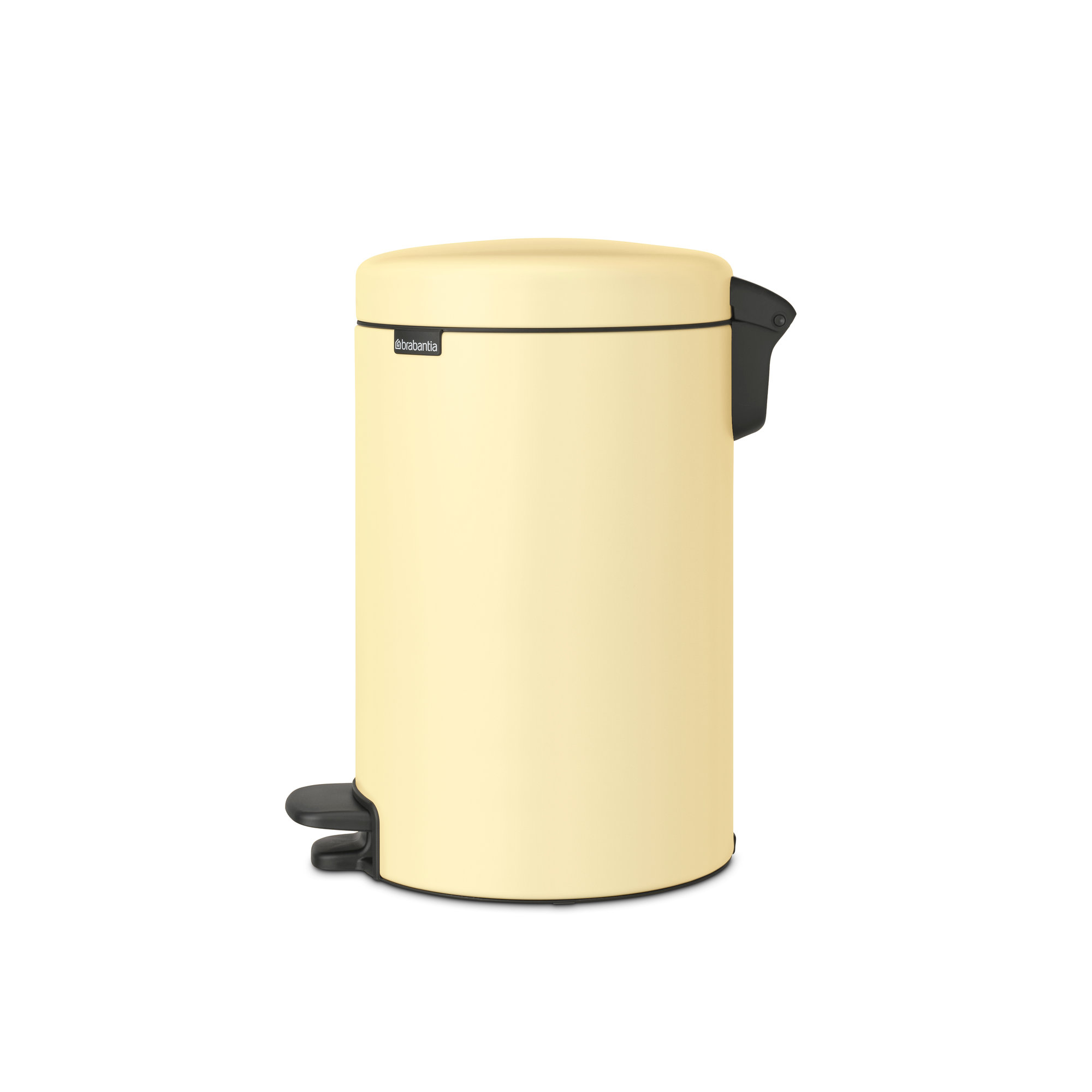 Un cubo de basura Brabantia color crema con pedal y asa negros.