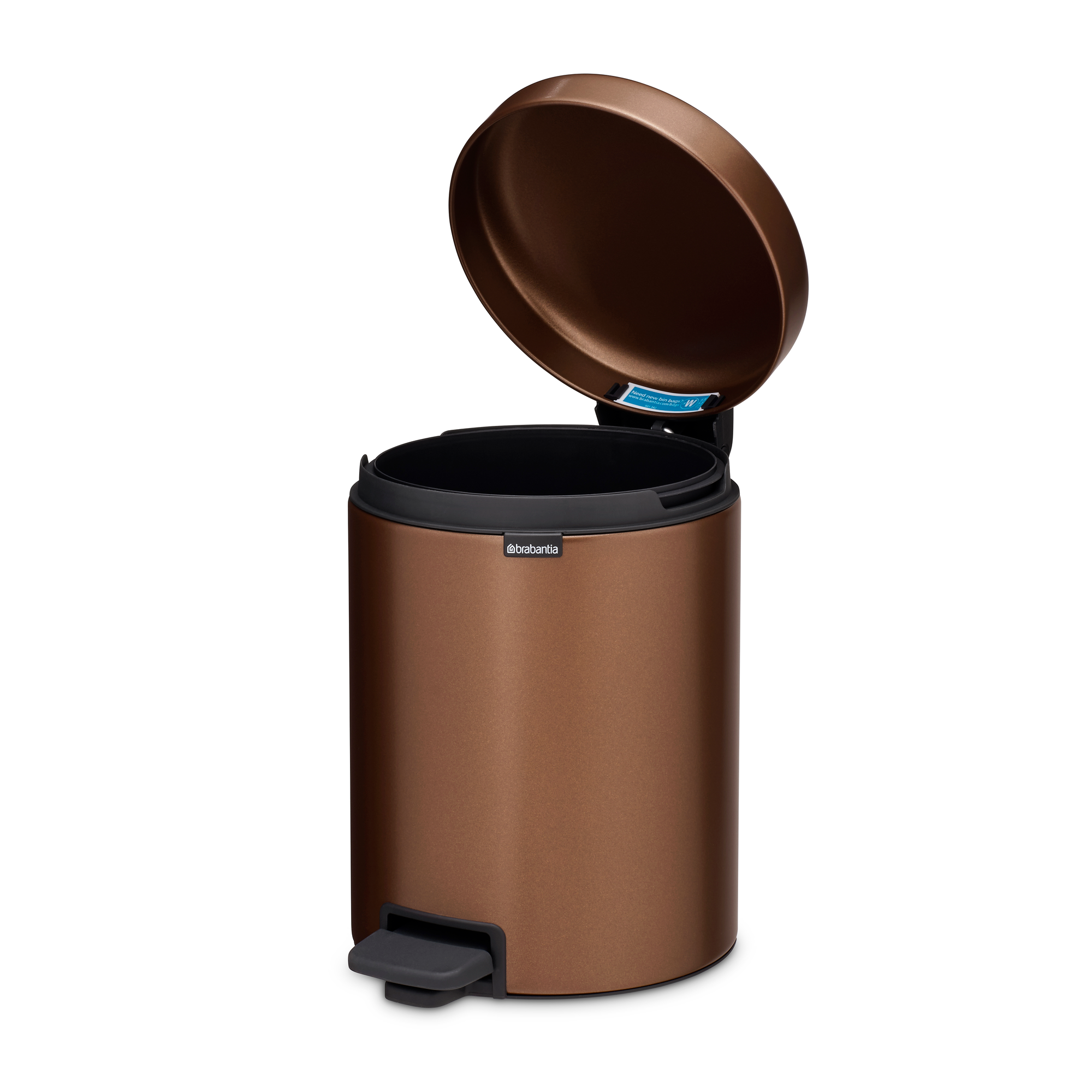 Een bronzen pedaalemmer met open deksel en zilveren logo.