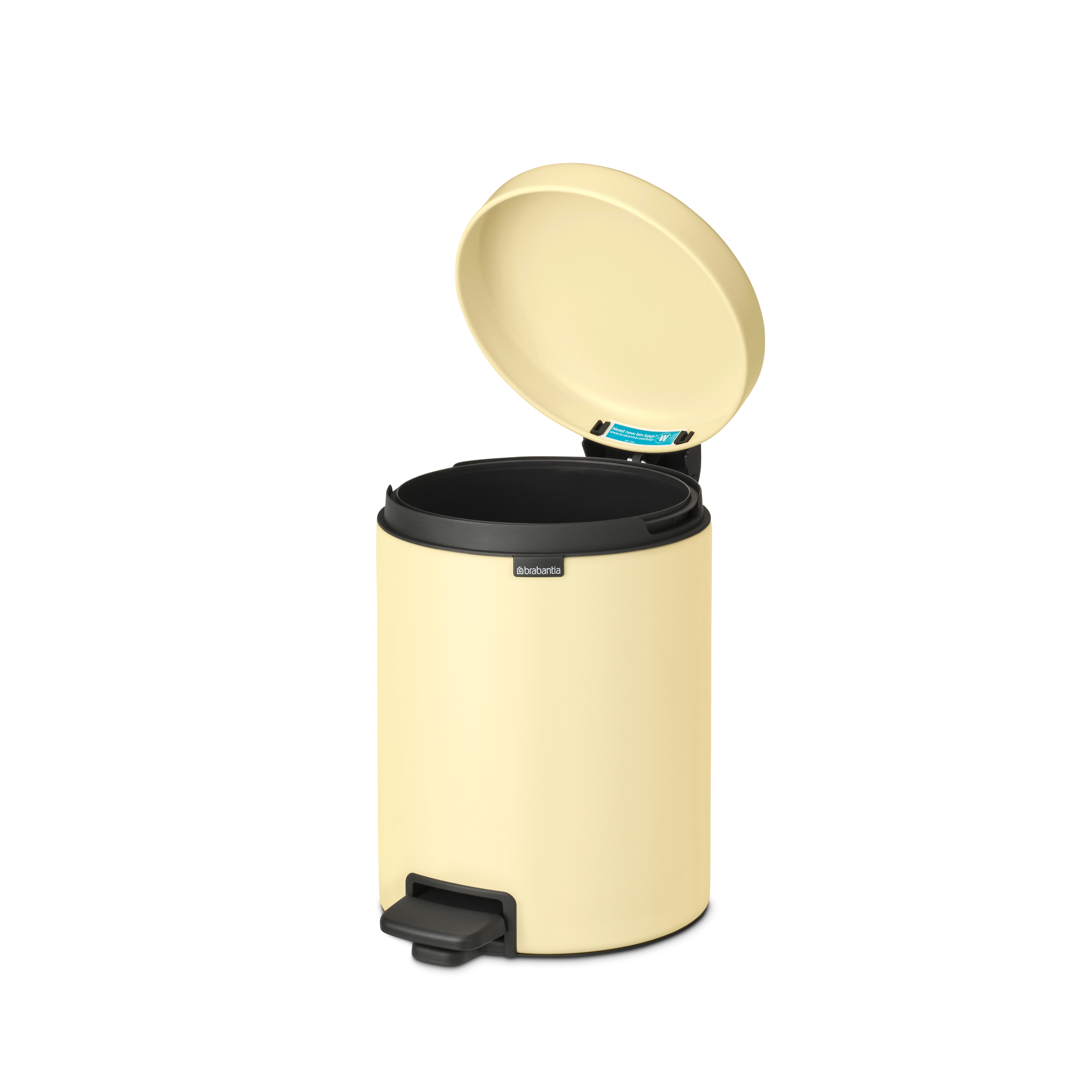 Un cubo de pedal Brabantia color crema con la tapa abierta y el interior negro.