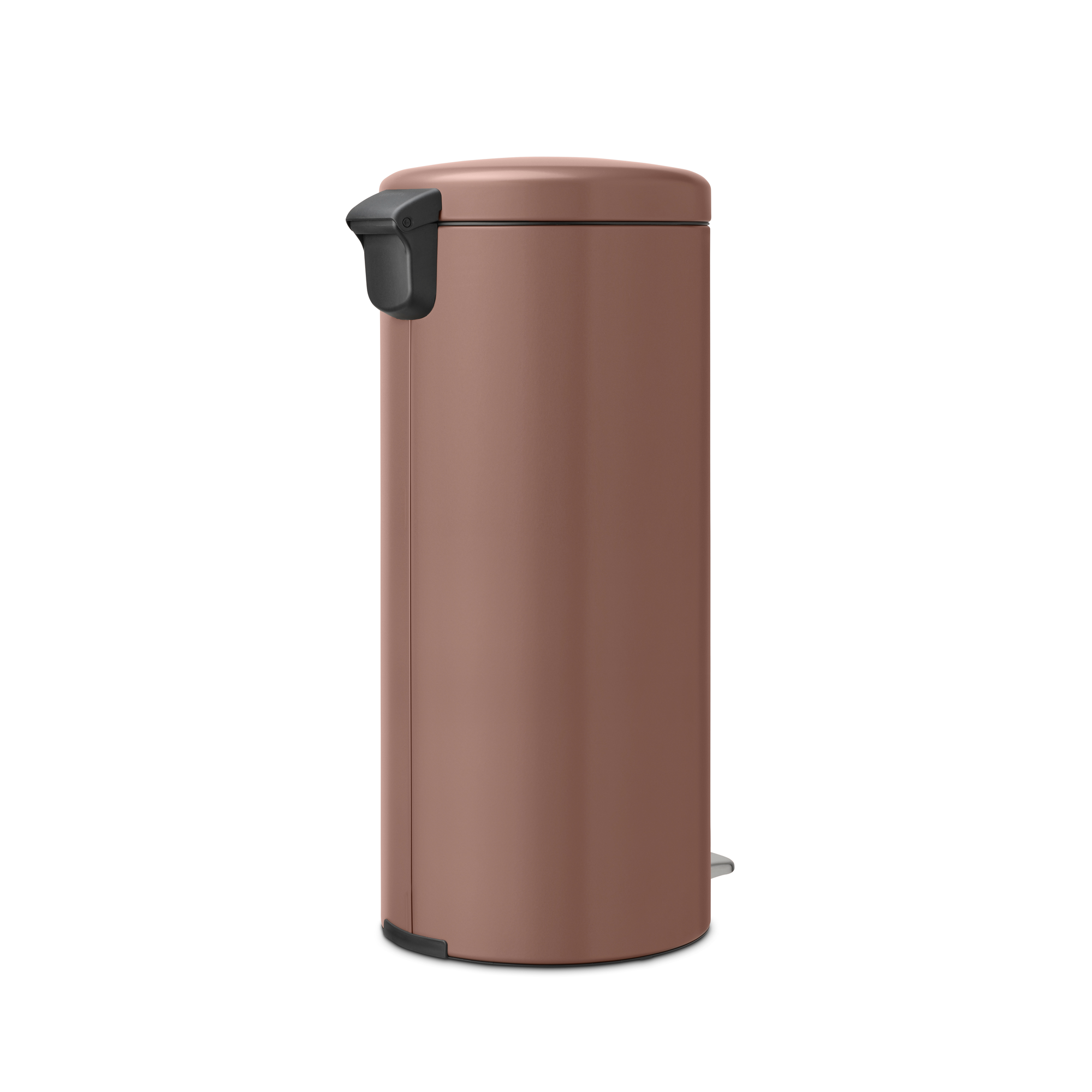 Een bronzen pedaalemmer met zwart deksel en pedaal op een witte achtergrond.