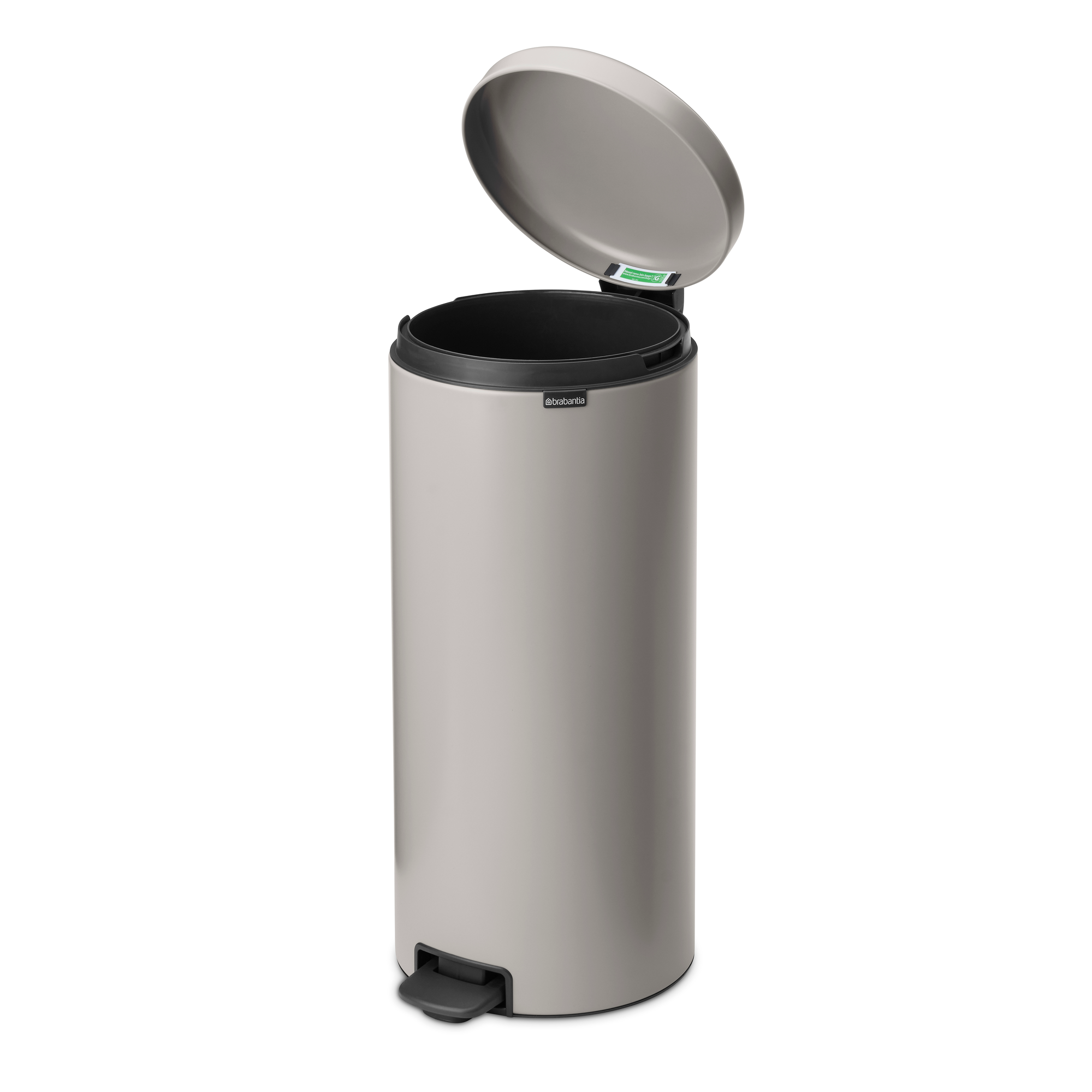 Een lichtgrijze Brabantia prullenbak met open deksel en een groen label.
