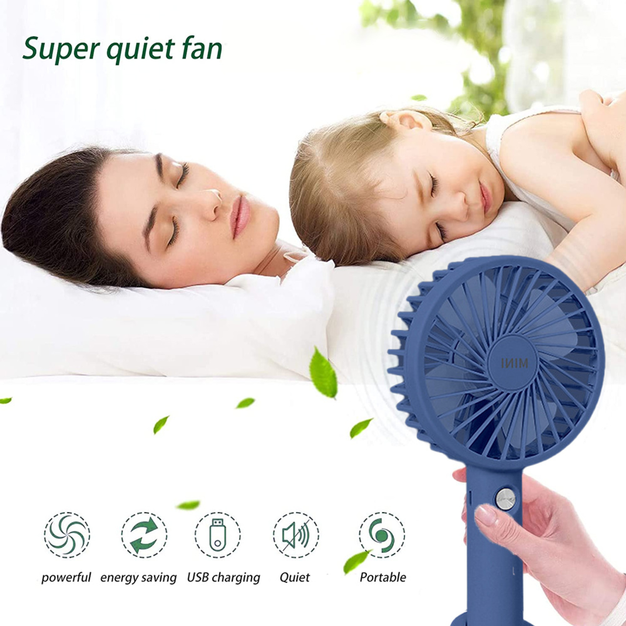 Ein blauer Handventilator steht neben einer schlafenden Frau und einem Kind.
