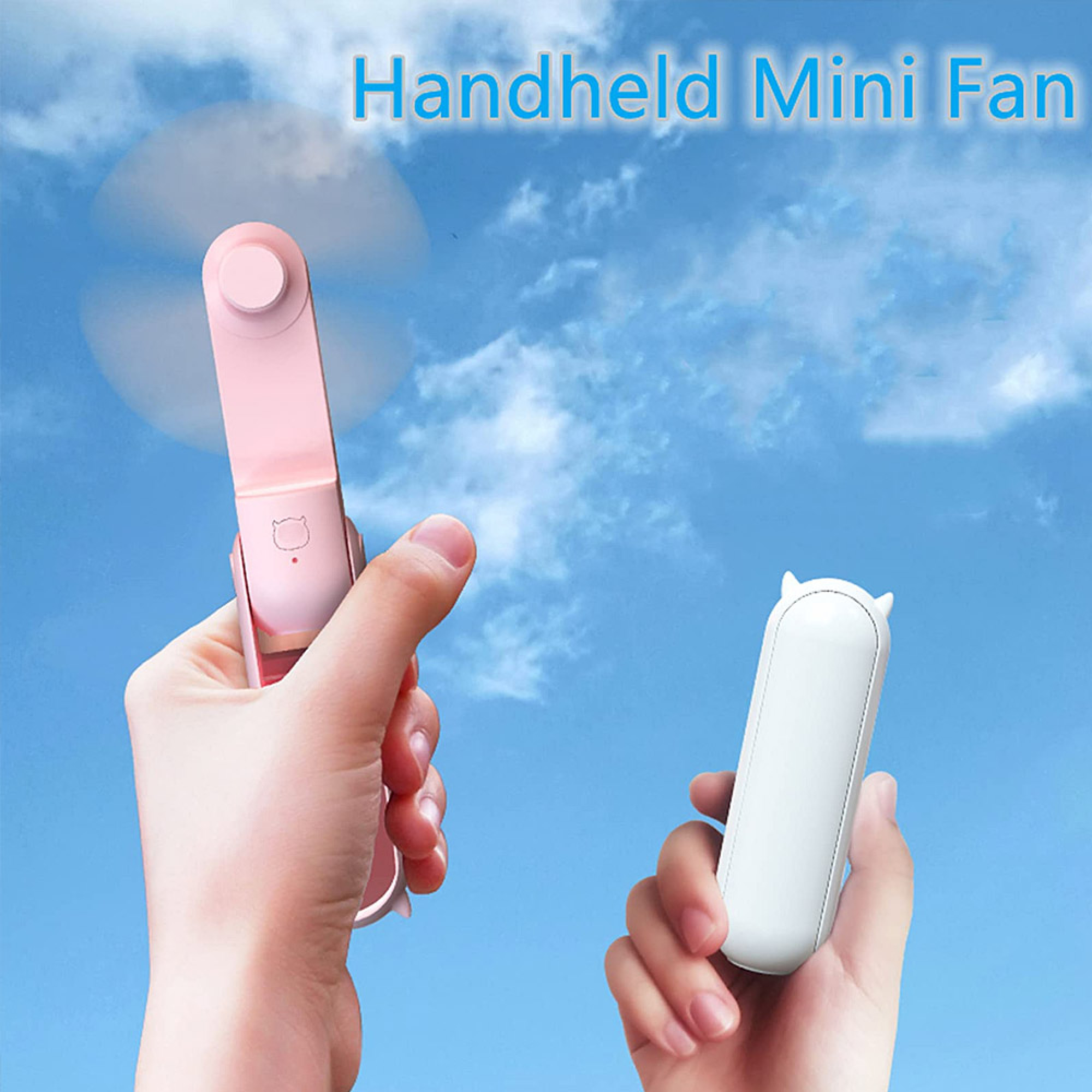 Zwei Hände halten Mini-Ventilatoren vor einem blauen Himmel mit Wolken. Ein pinker Ventilator ist an.