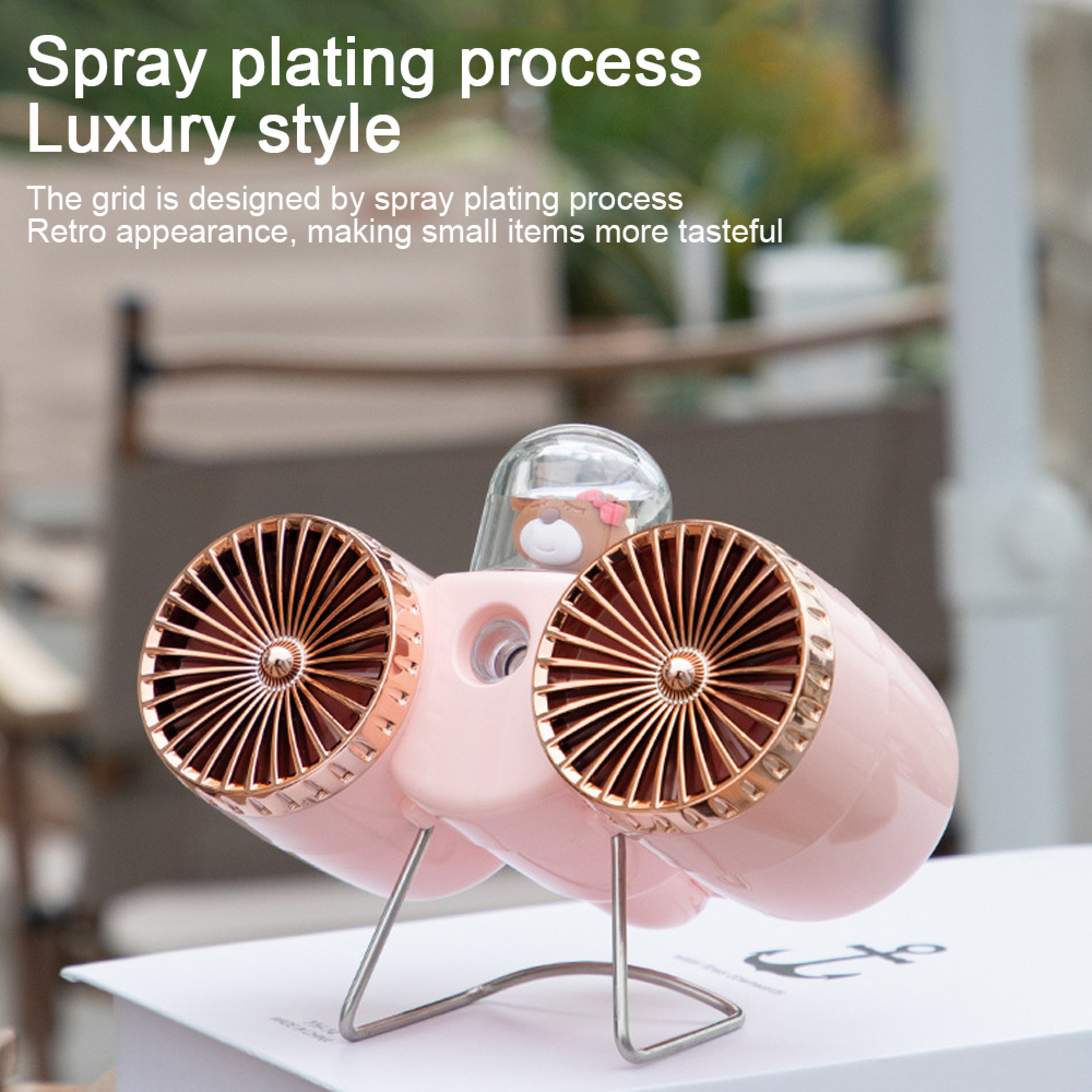 Ein rosa Ventilator mit zwei Lüftern und einem Teddybär-Detail.