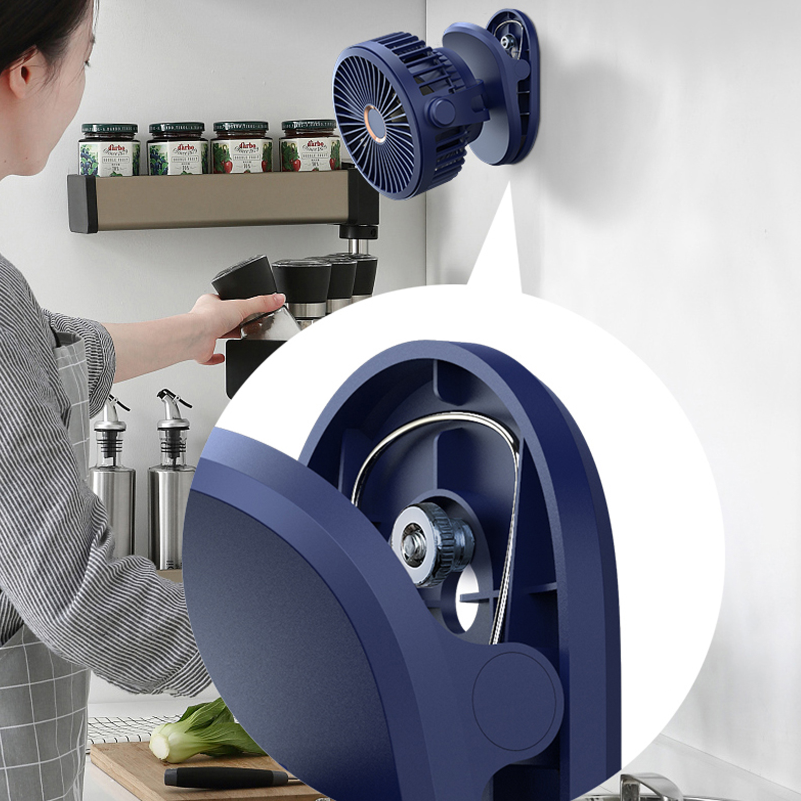 Eine Frau greift nach einem Gewürzglas, ein Clip-Ventilator hängt an der Wand.