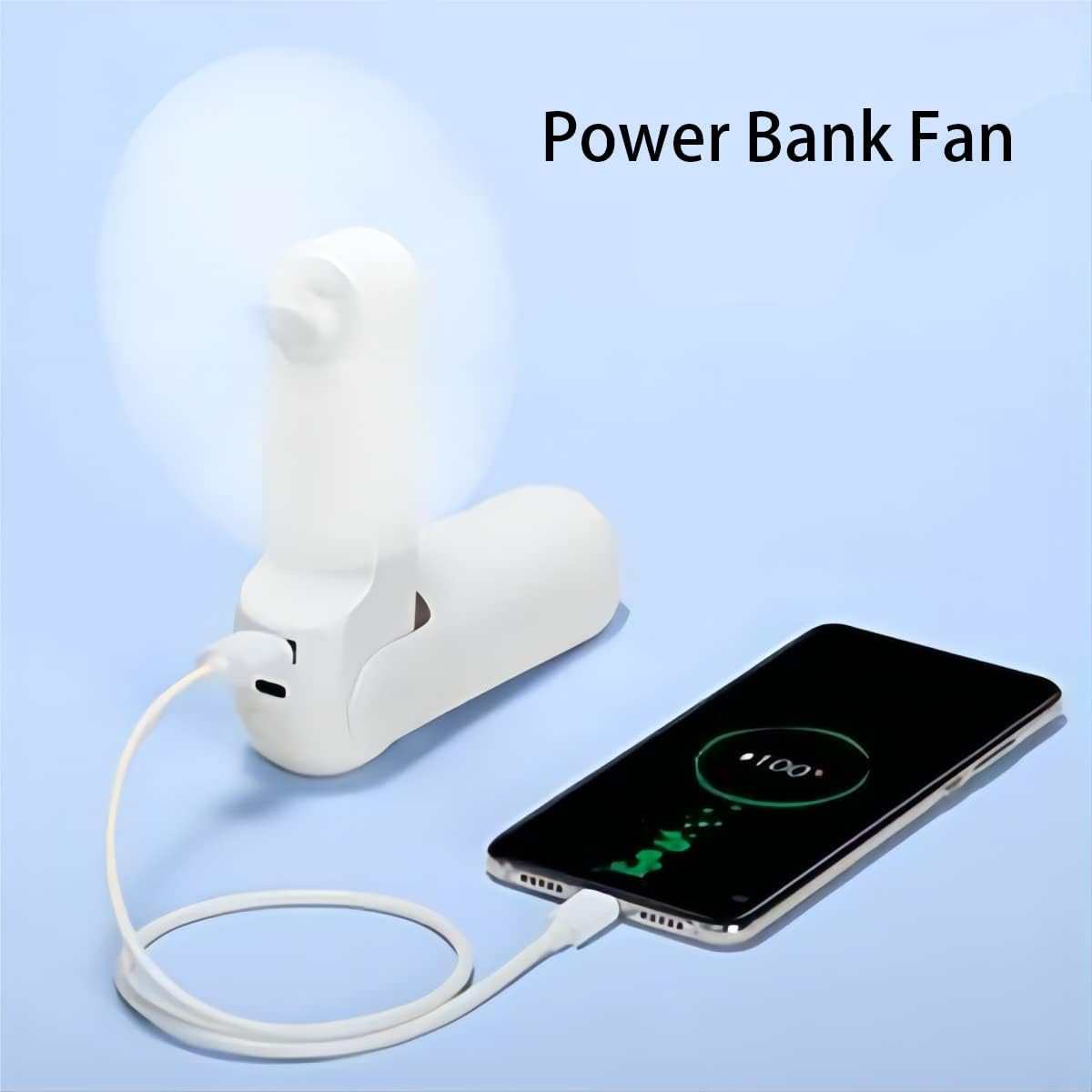 Ein weißer Powerbank-Ventilator lädt ein Smartphone auf.