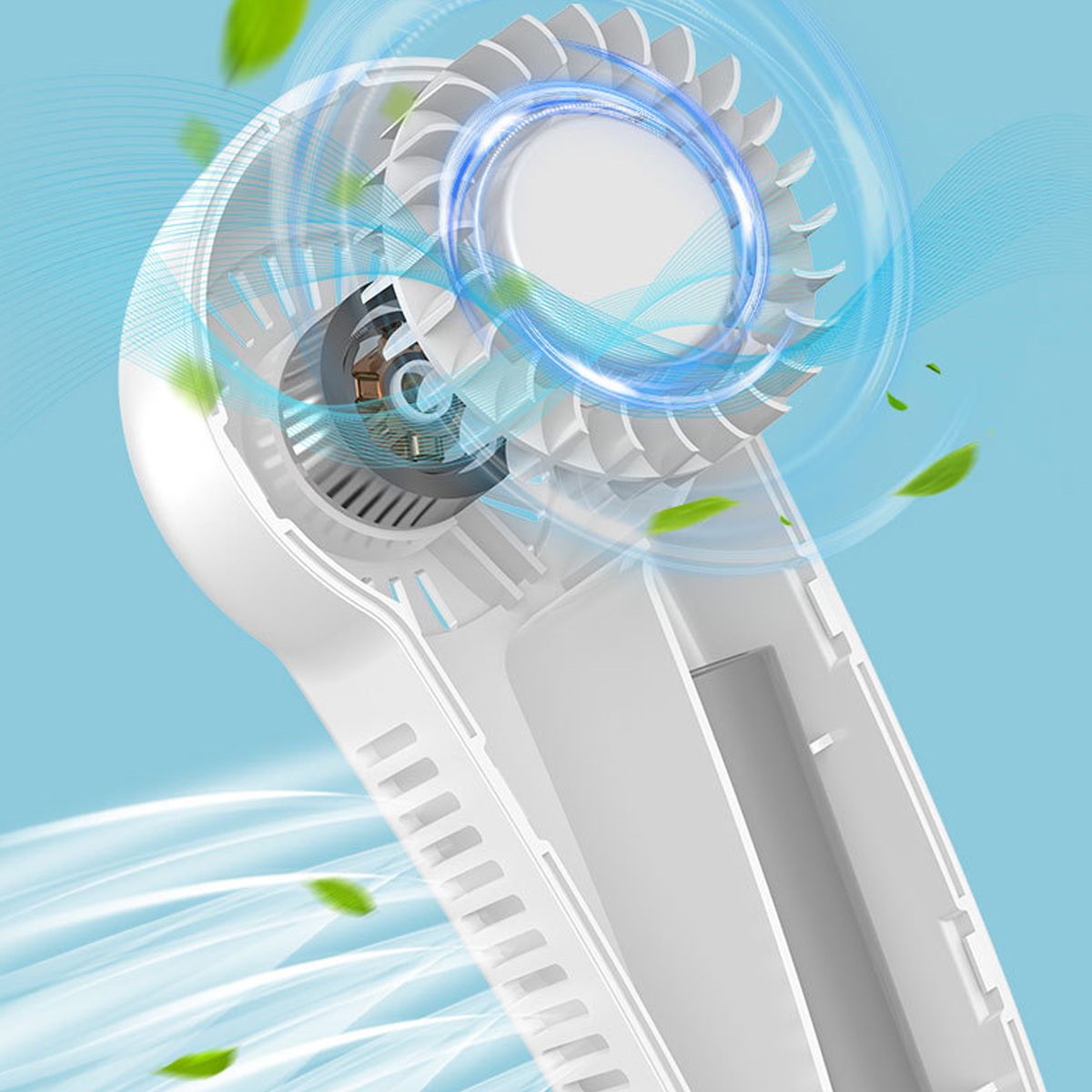 Nahaufnahme eines weißen tragbaren Ventilators mit sichtbaren internen Lüfterblättern und Luftstromgrafiken.
