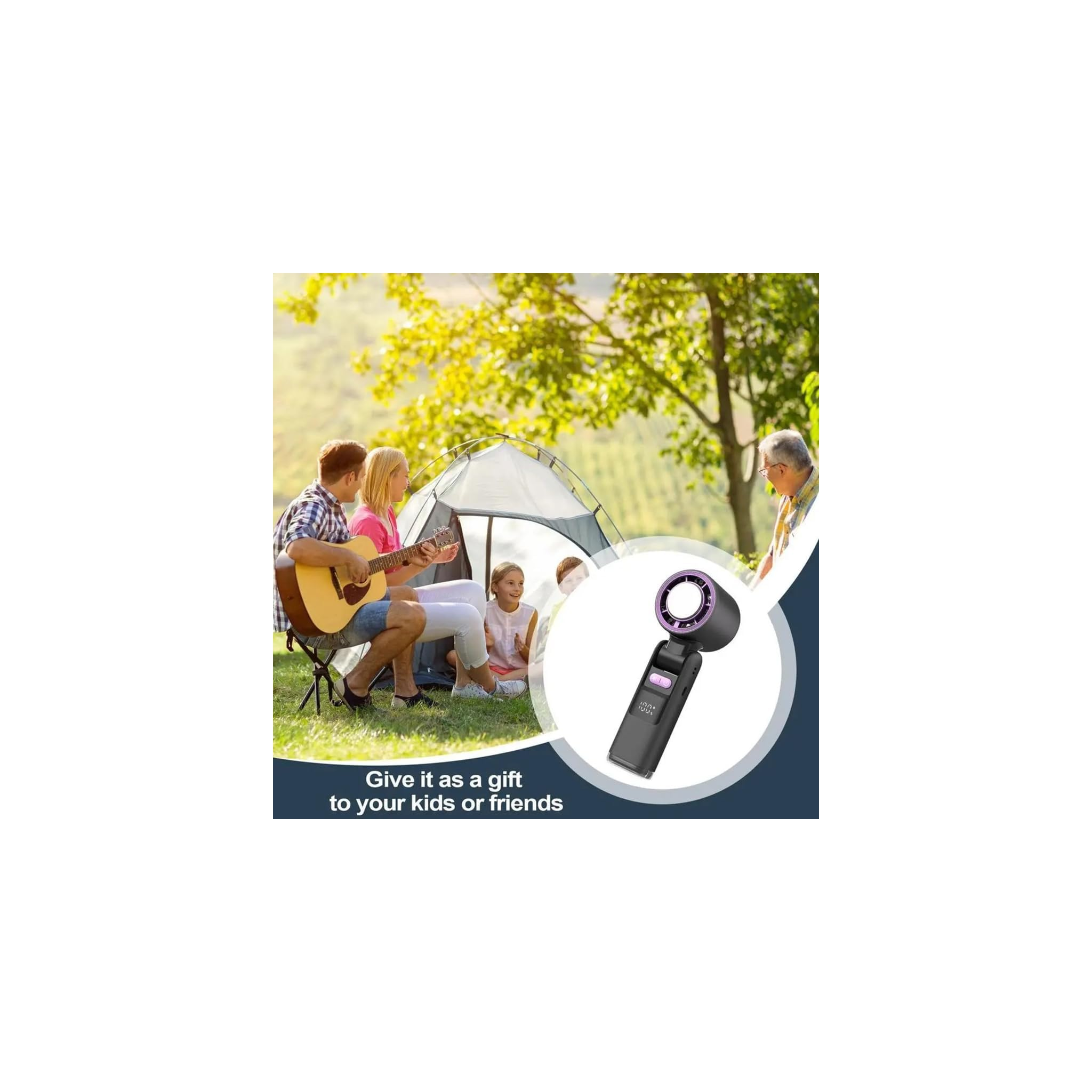 Familie beim Camping mit Gitarrenmusik und einem Fön im Vordergrund.