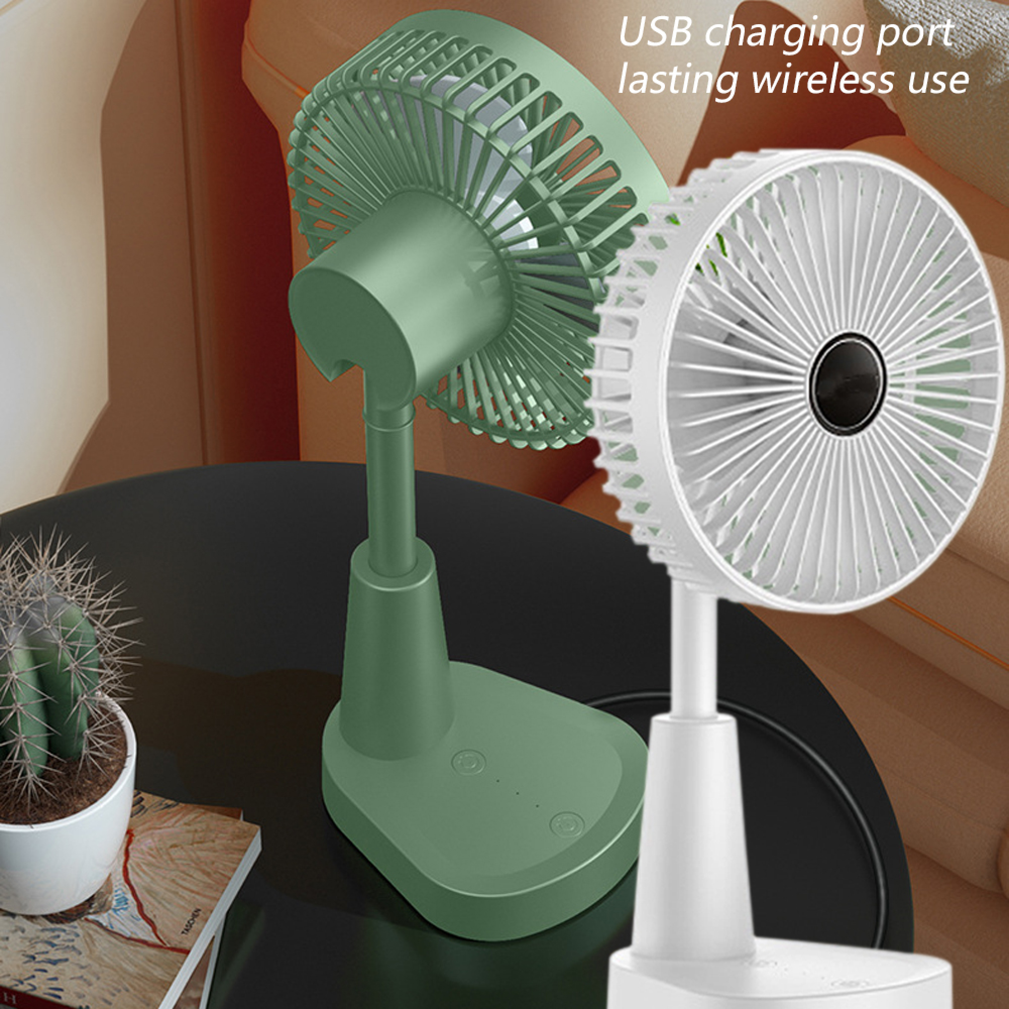 Zwei USB-Ventilatoren, einer grün, einer weiß, auf einem Tisch neben einem Kaktus.